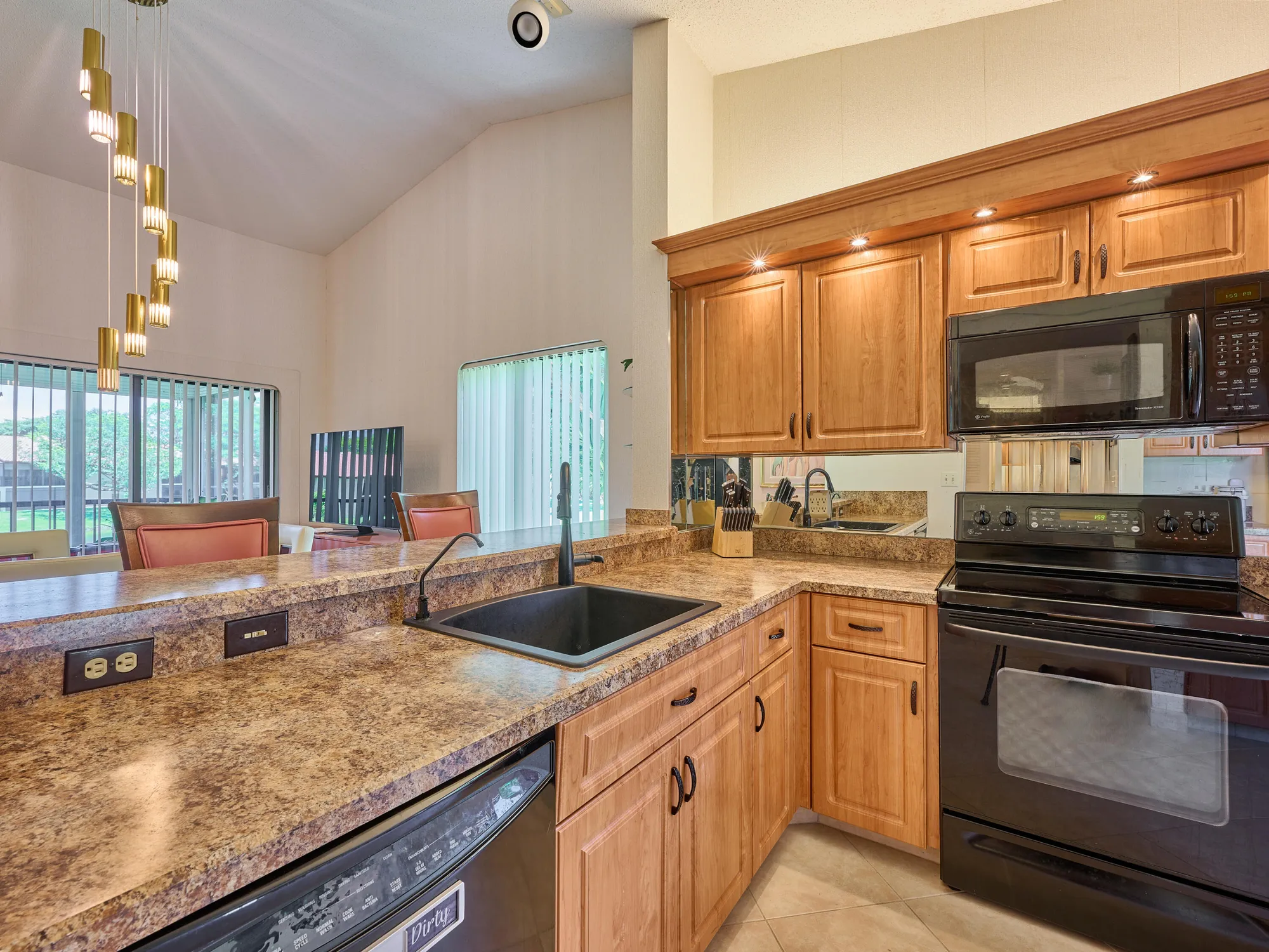 Property Slideshow image 10 of 42 | 10828 lake palm ln 202, Boynton Beach, FL, 33437