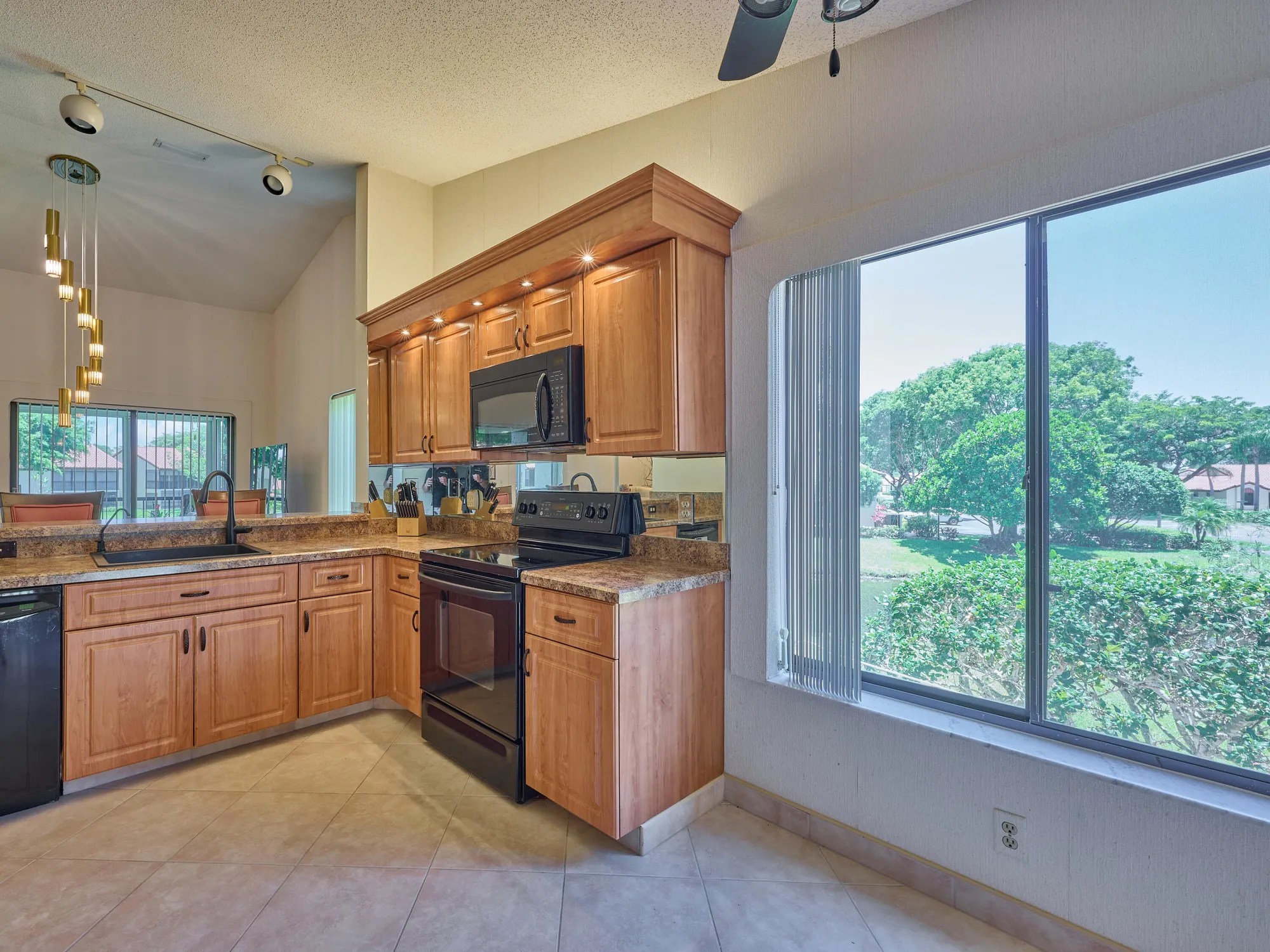 Property Slideshow image 13 of 42 | 10828 lake palm ln 202, Boynton Beach, FL, 33437