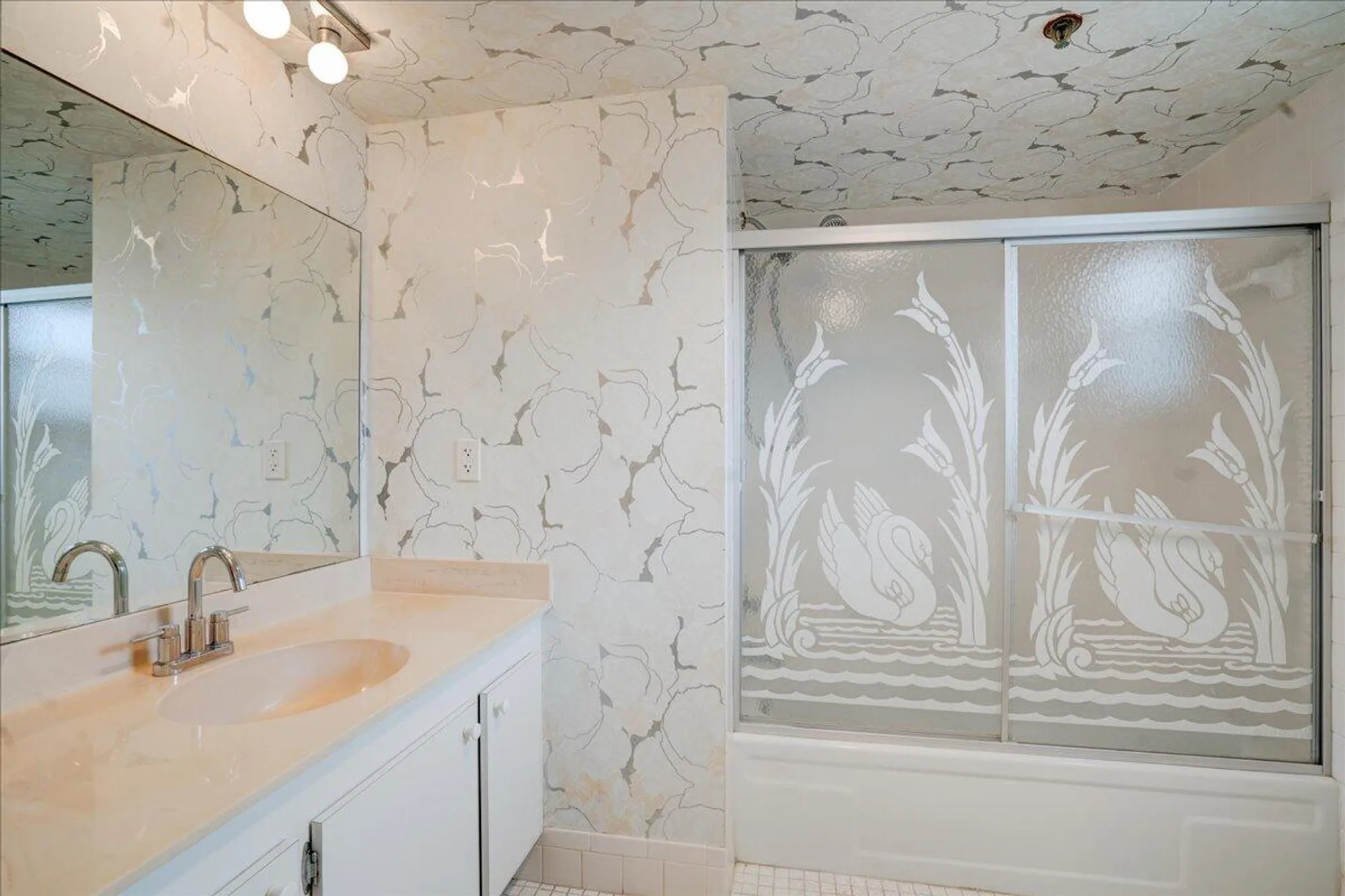 Property Slideshow image 29 of 44 | 3465 via poinciana 103, Lake Worth, FL, 33467