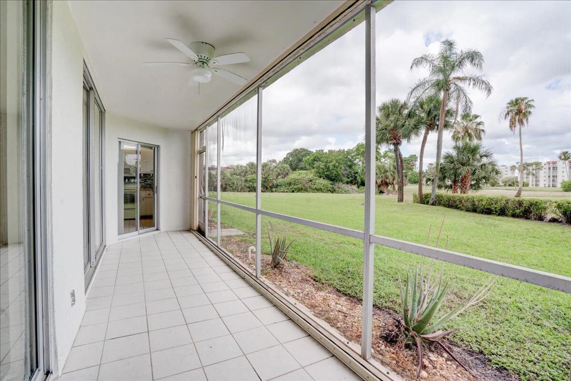 Property Slideshow image 5 of 44 | 3465 via poinciana 103, Lake Worth, FL, 33467
