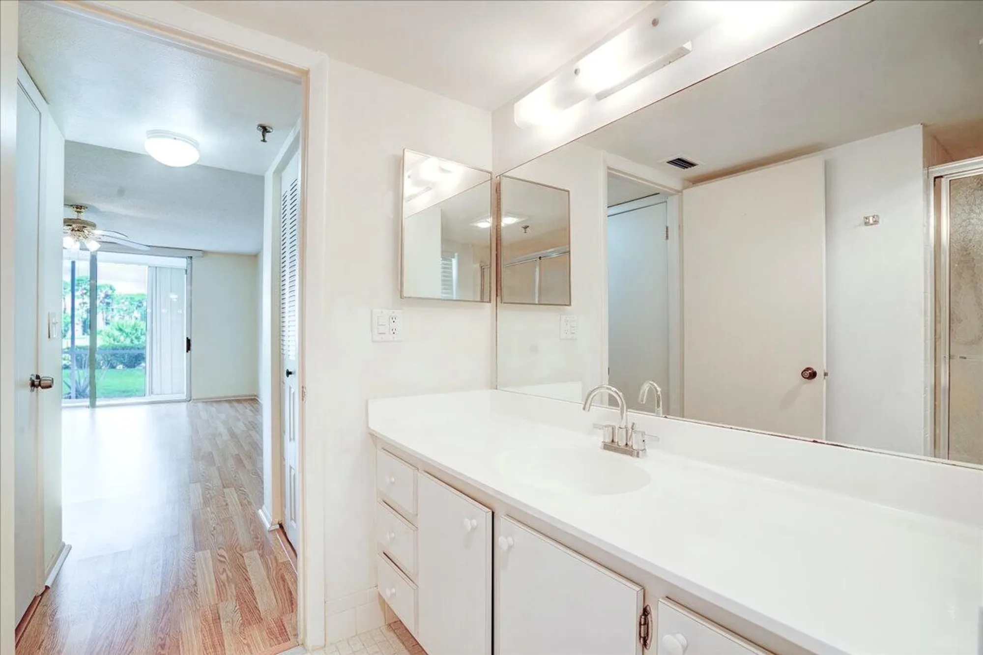 Property Slideshow image 20 of 44 | 3465 via poinciana 103, Lake Worth, FL, 33467