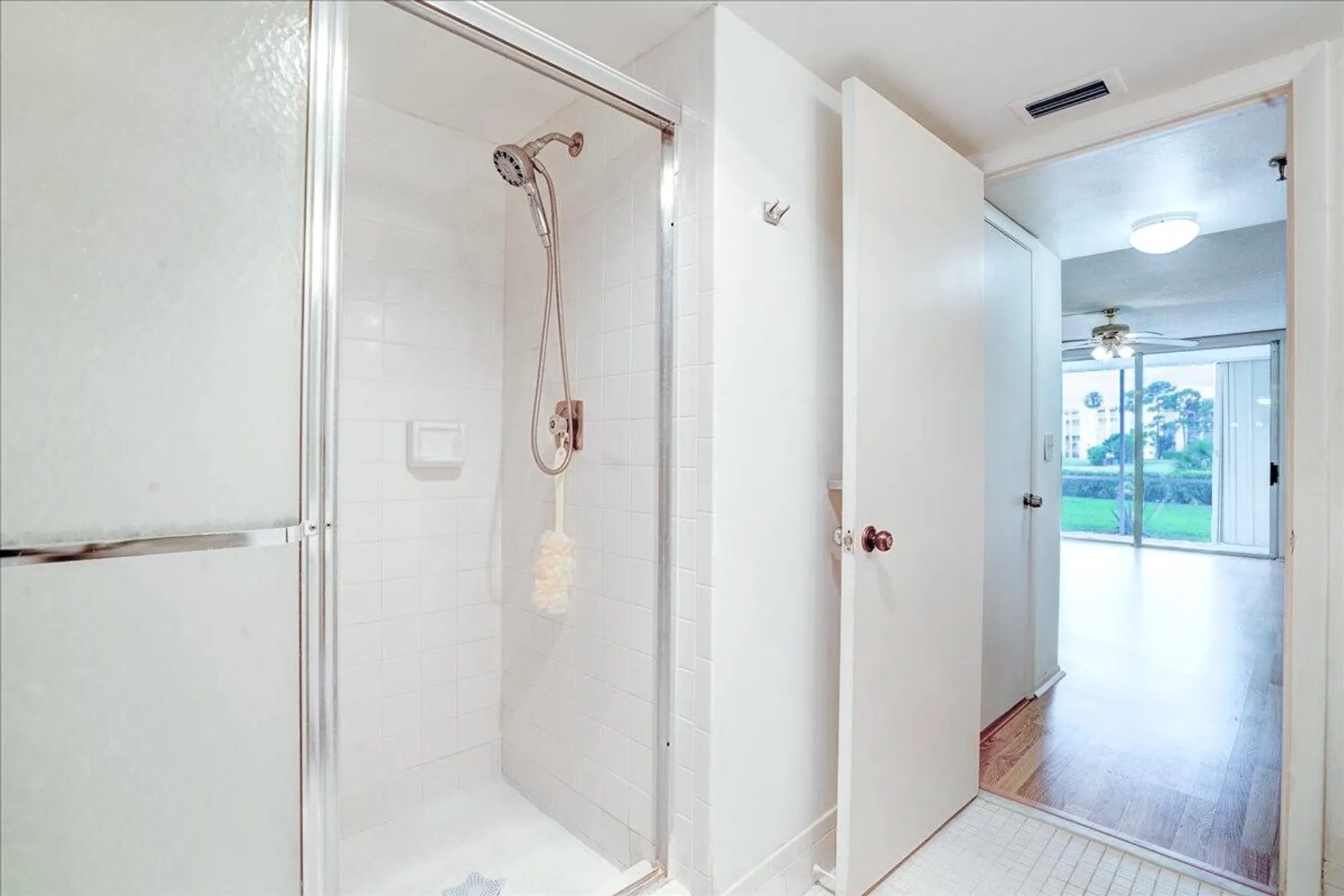 Property Slideshow image 21 of 44 | 3465 via poinciana 103, Lake Worth, FL, 33467