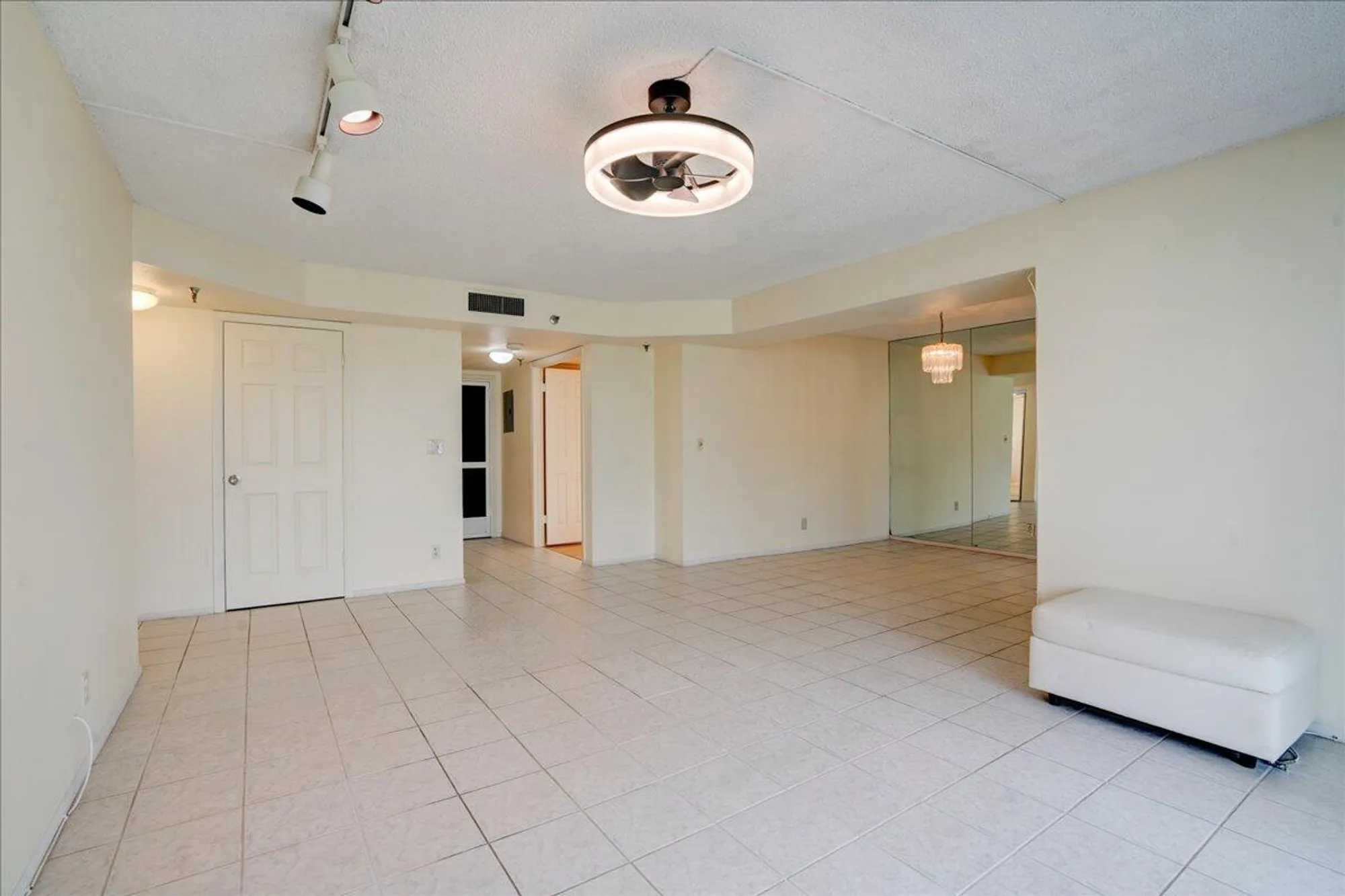 Property Slideshow image 15 of 44 | 3465 via poinciana 103, Lake Worth, FL, 33467