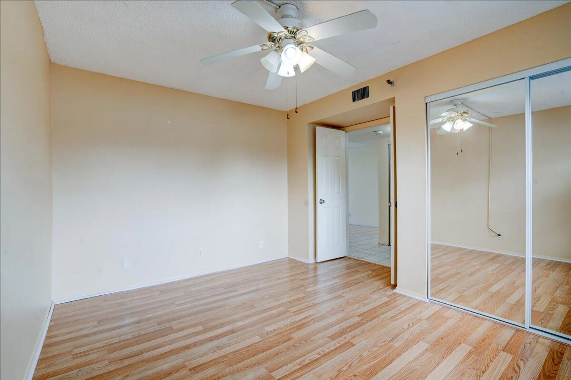 Property Slideshow image 27 of 44 | 3465 via poinciana 103, Lake Worth, FL, 33467