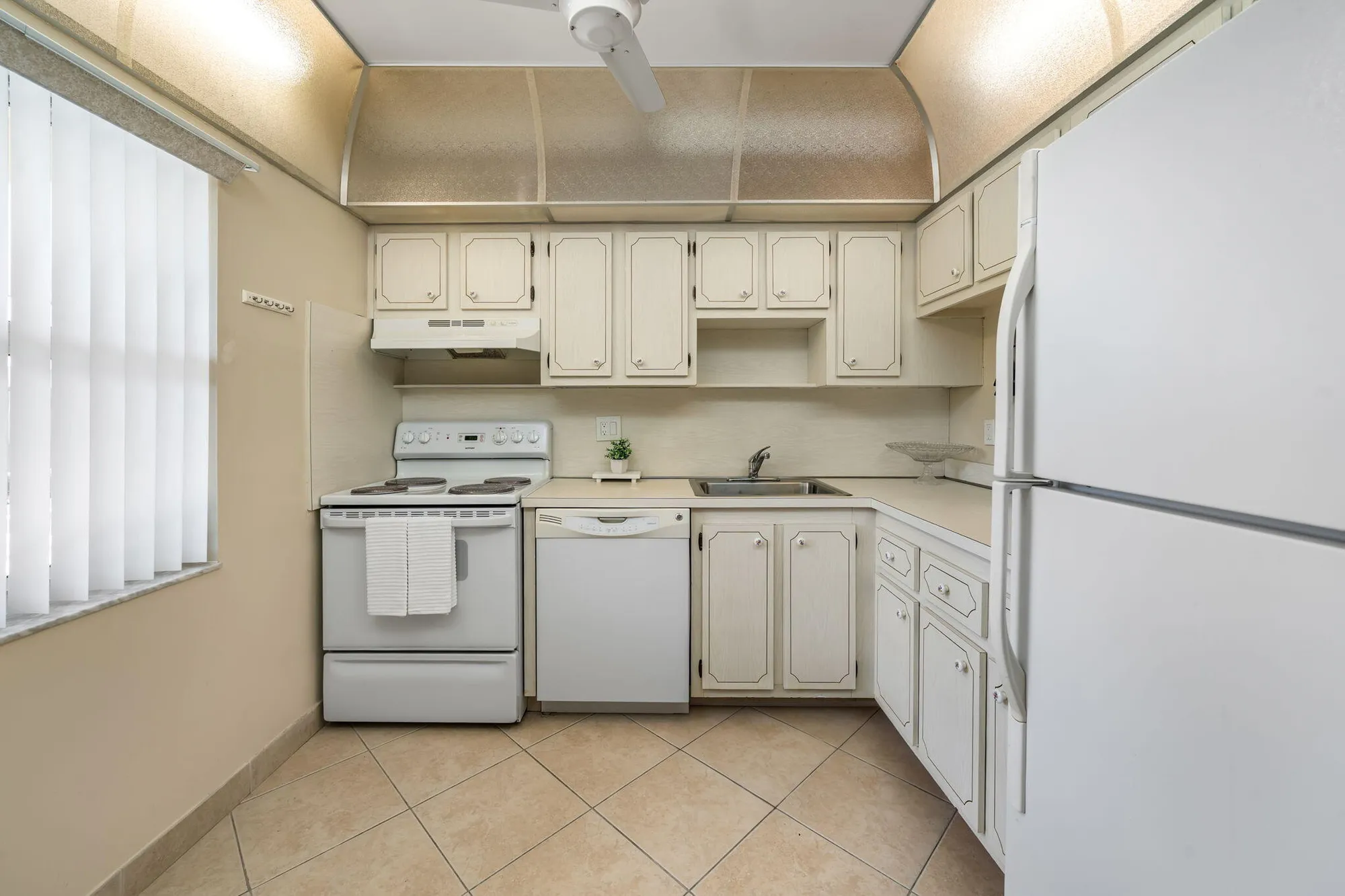 Property Slideshow image 9 of 23 | 7360 nw 1st st 208, Margate, FL, 33063