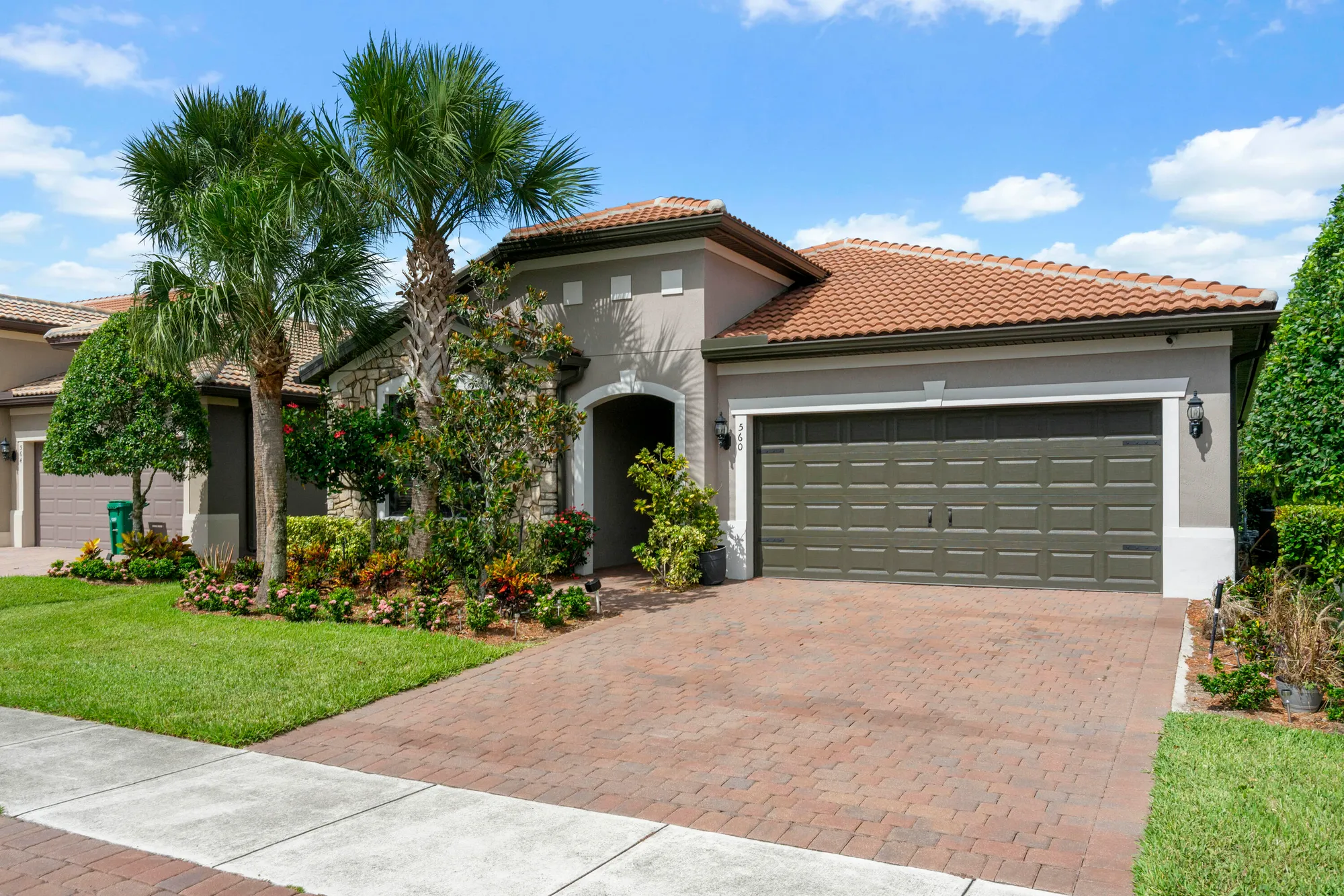 Property Slideshow image 2 of 48 | 560 se monet dr, Port Saint Lucie, FL, 34984