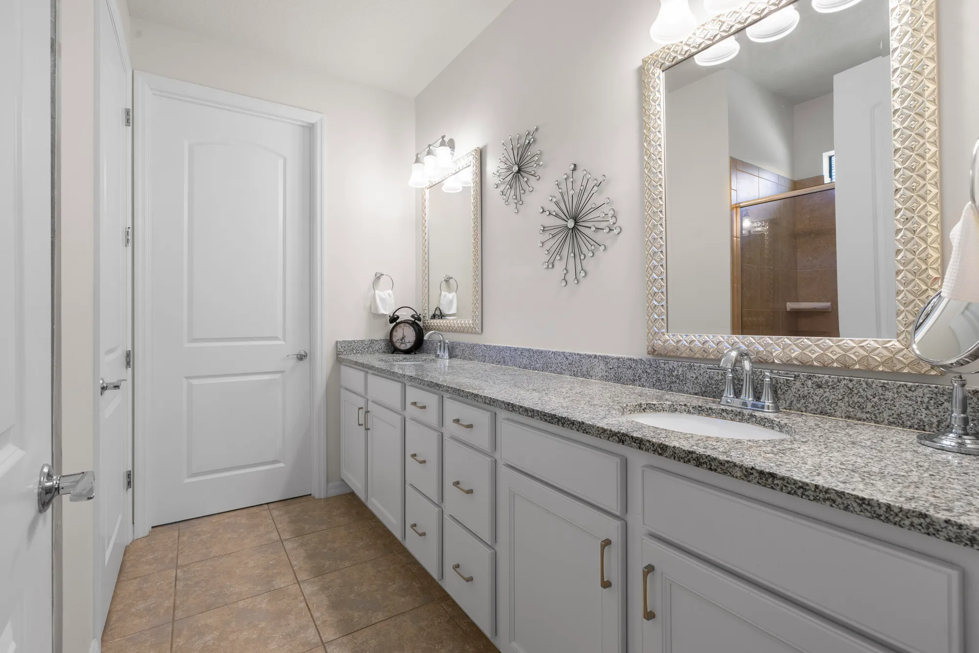 Property Slideshow image 18 of 48 | 560 se monet dr, Port Saint Lucie, FL, 34984