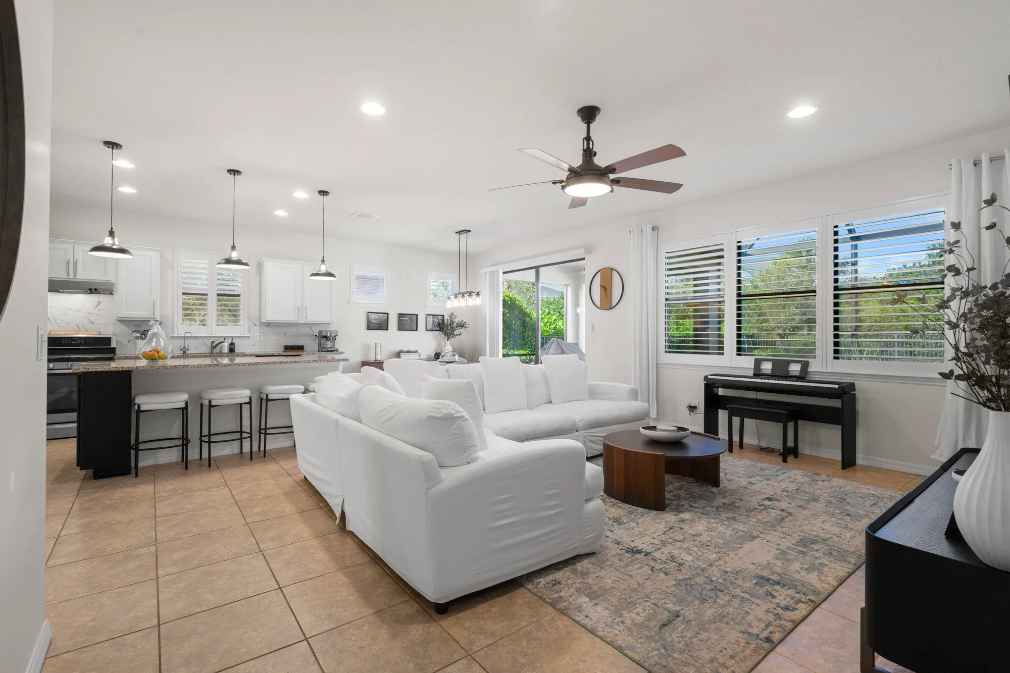 Property Slideshow image 13 of 48 | 560 se monet dr, Port Saint Lucie, FL, 34984