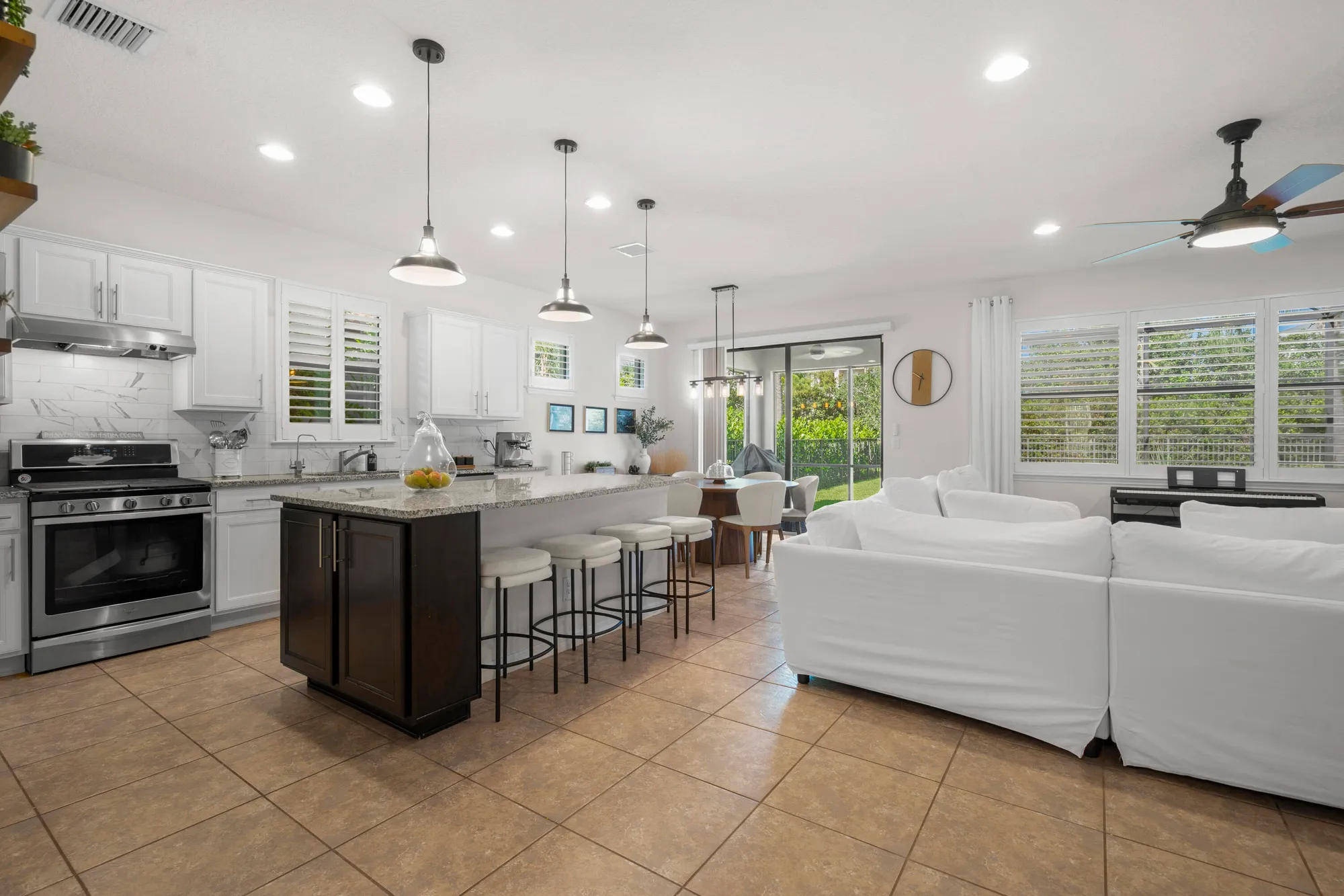 Property Slideshow image 7 of 48 | 560 se monet dr, Port Saint Lucie, FL, 34984