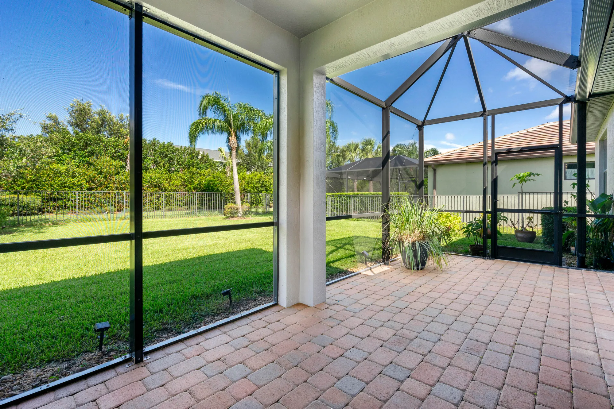 Property Slideshow image 26 of 48 | 560 se monet dr, Port Saint Lucie, FL, 34984