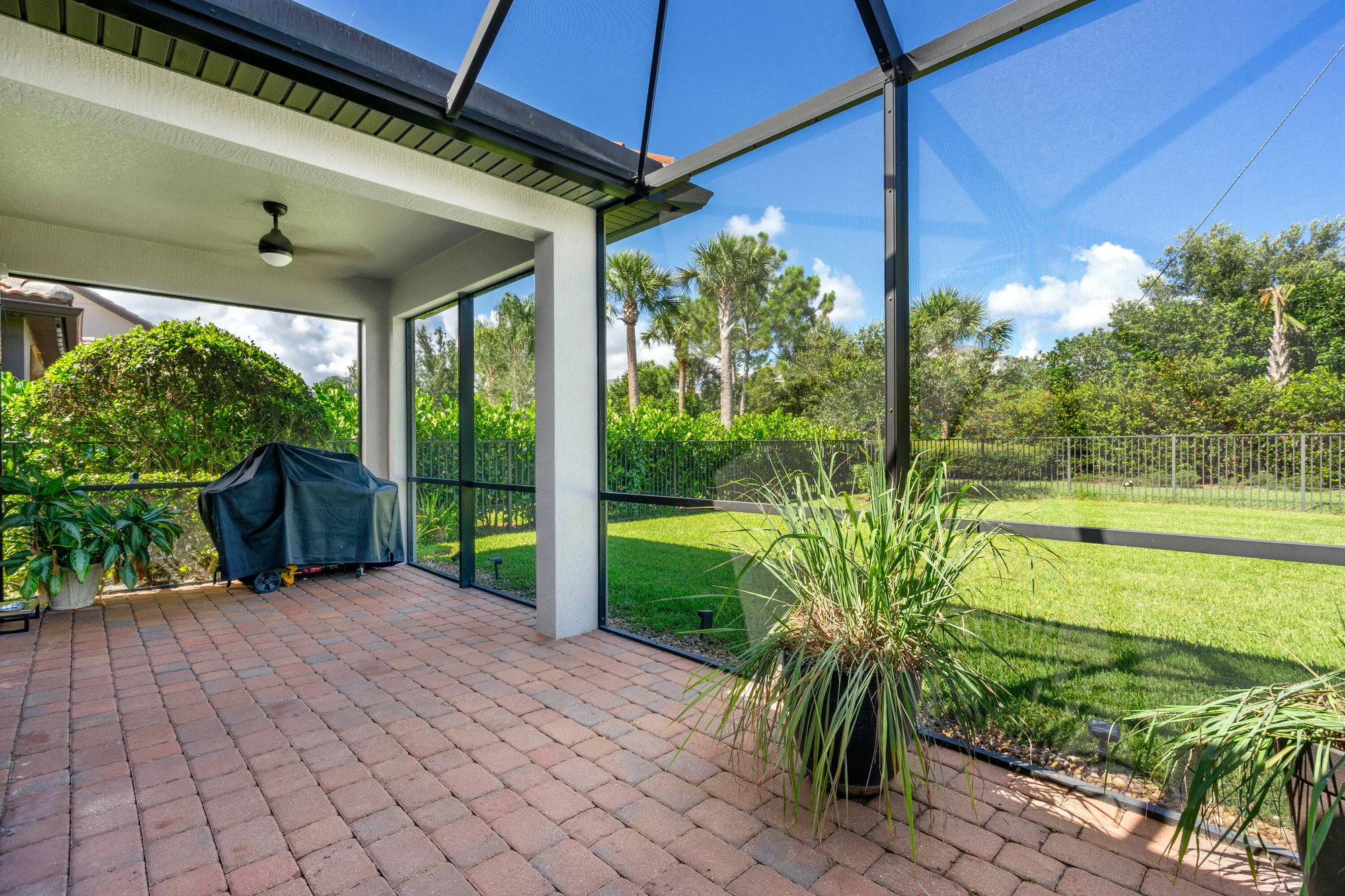 Property Slideshow image 27 of 48 | 560 se monet dr, Port Saint Lucie, FL, 34984