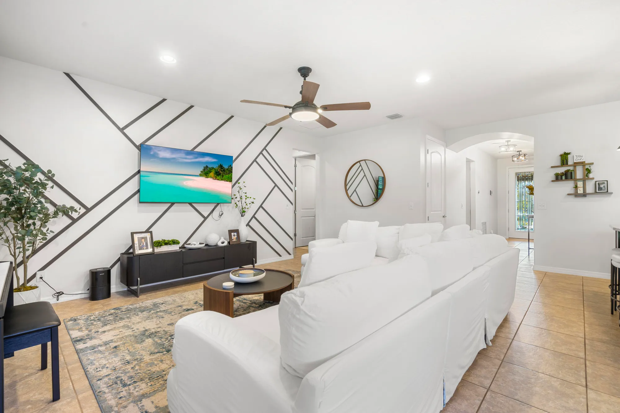 Property Slideshow image 16 of 48 | 560 se monet dr, Port Saint Lucie, FL, 34984