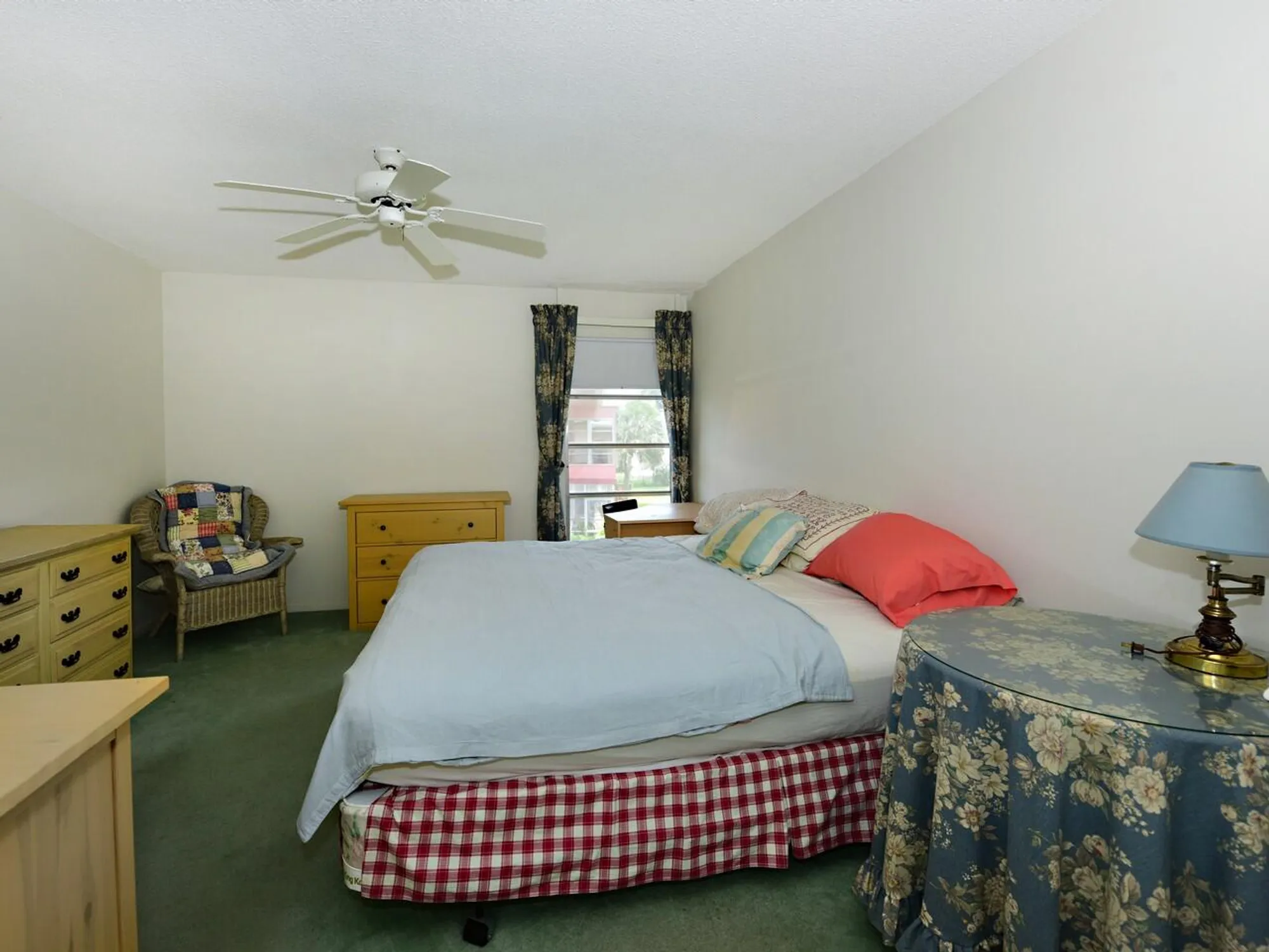 Property Slideshow image 12 of 17 | 2 golfs edge f, West Palm Beach, FL, 33417