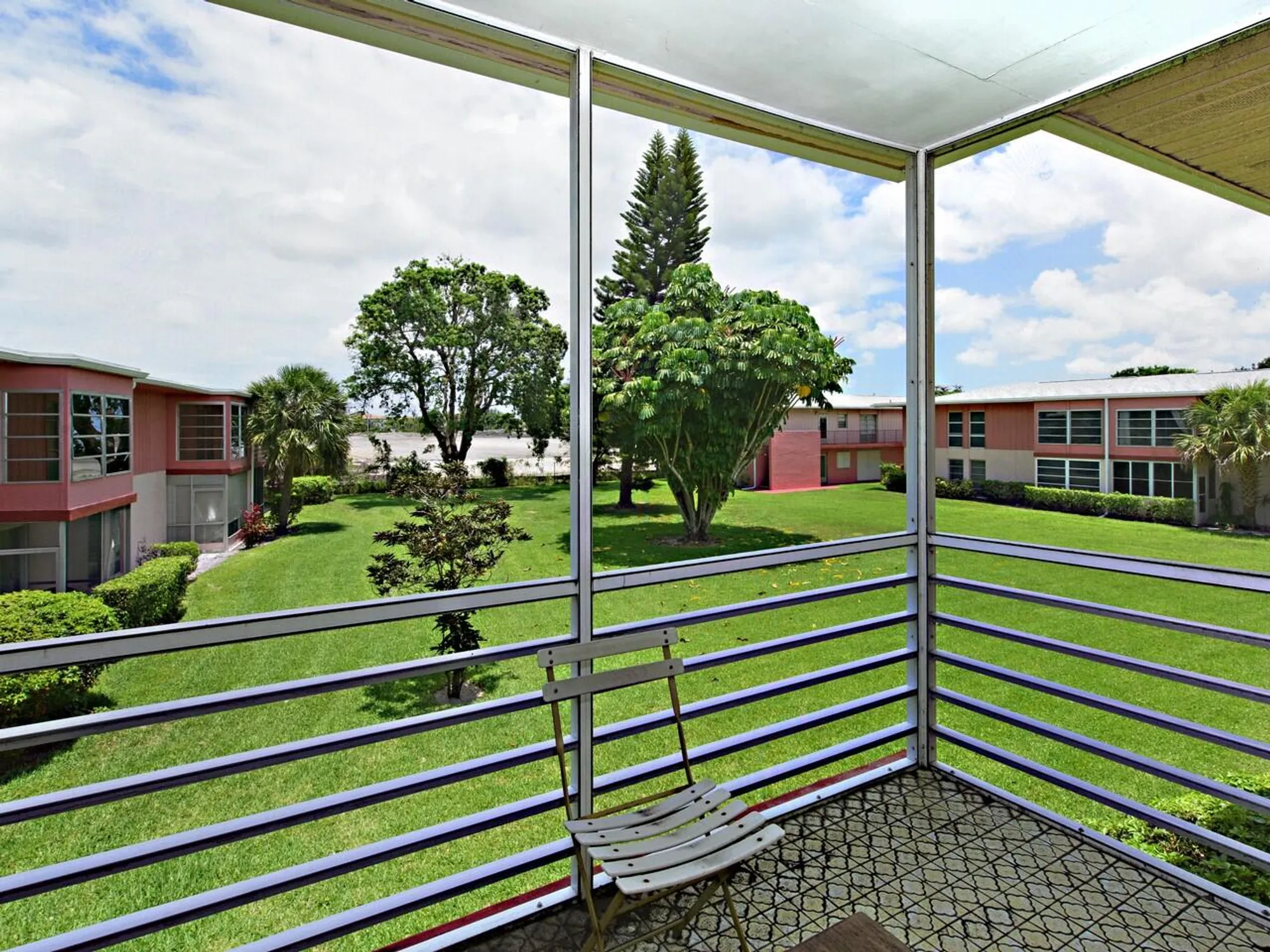 Property Slideshow image 11 of 17 | 2 golfs edge f, West Palm Beach, FL, 33417