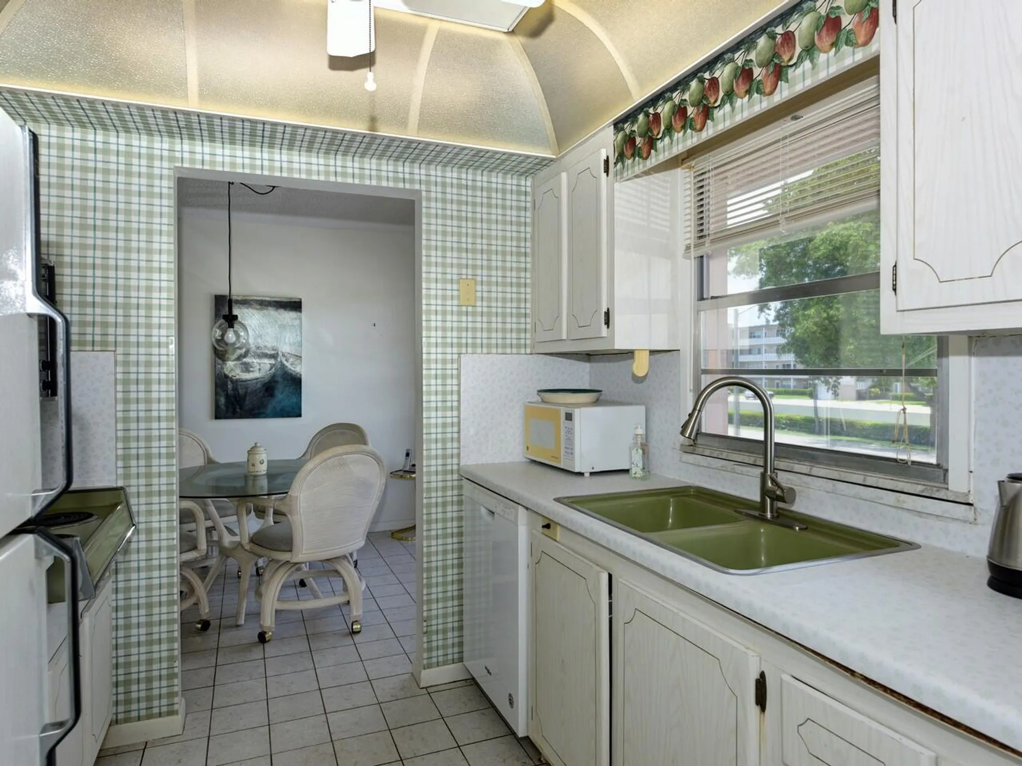 Property Slideshow image 5 of 17 | 2 golfs edge f, West Palm Beach, FL, 33417