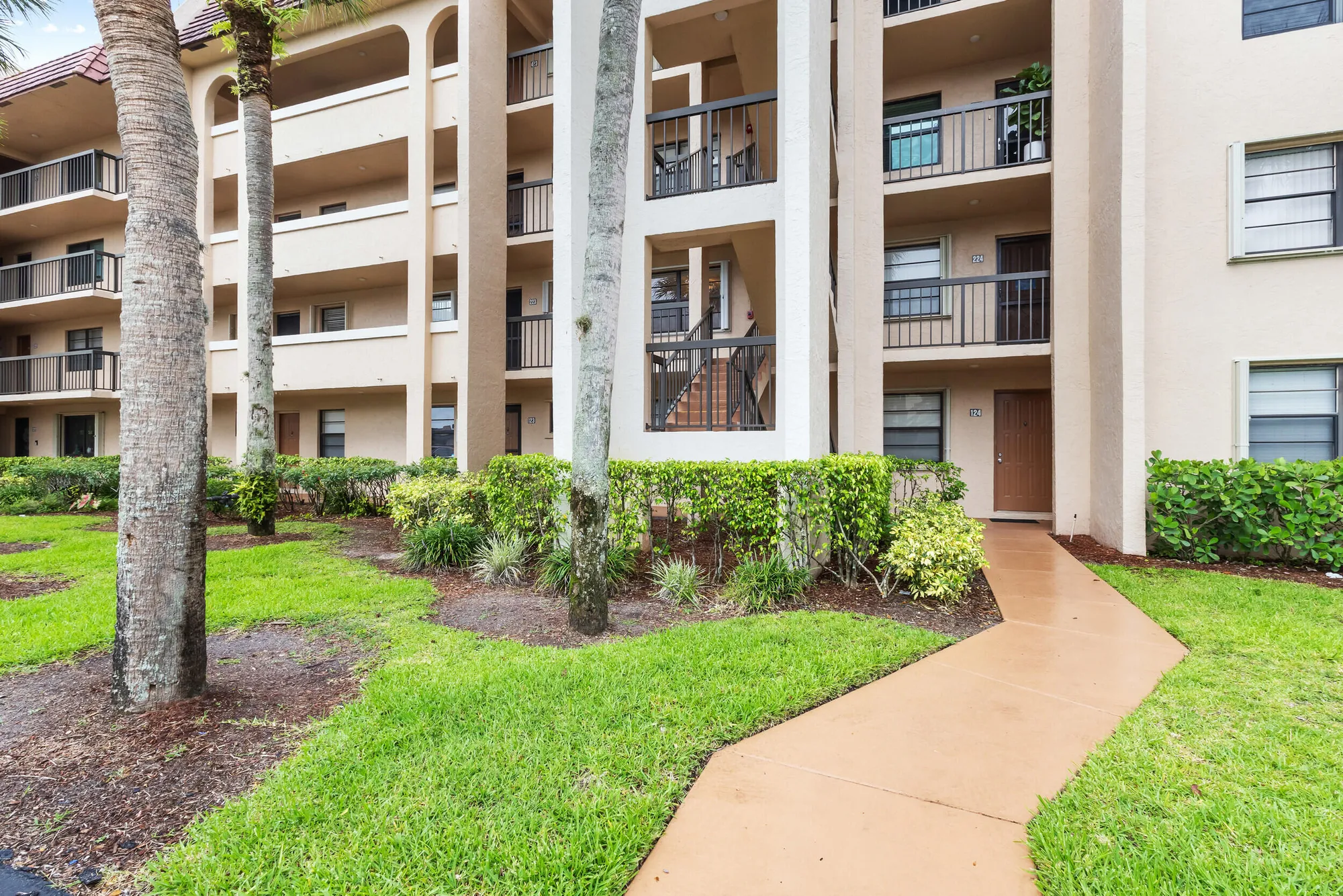 Property Slideshow image 2 of 22 | 150 lake nancy ln 223, West Palm Beach, FL, 33411