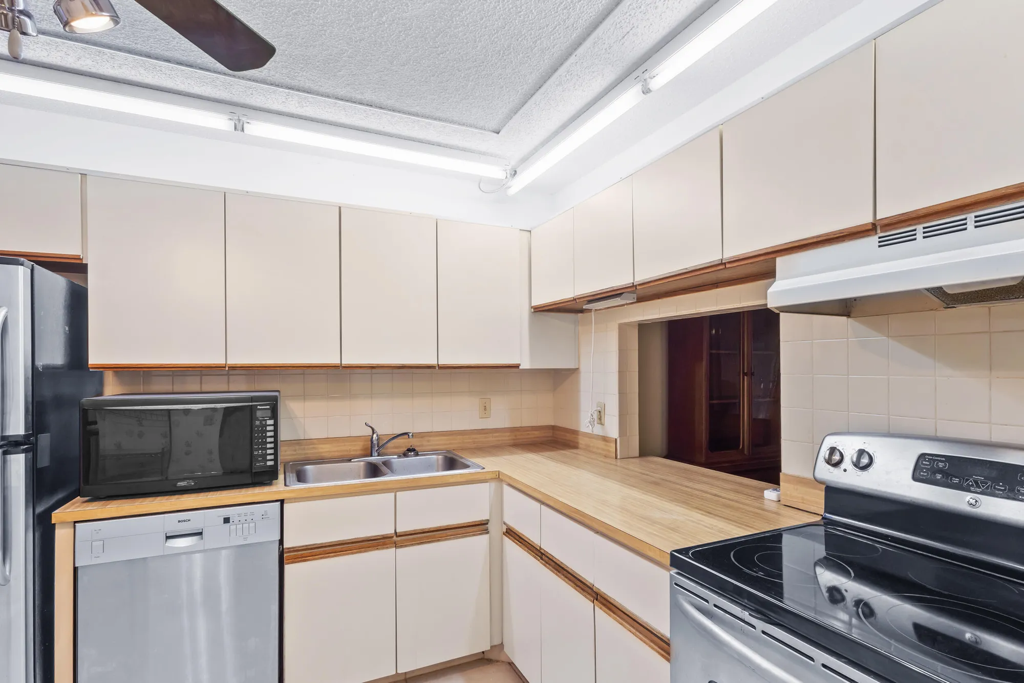 Property Slideshow image 5 of 22 | 150 lake nancy ln 223, West Palm Beach, FL, 33411