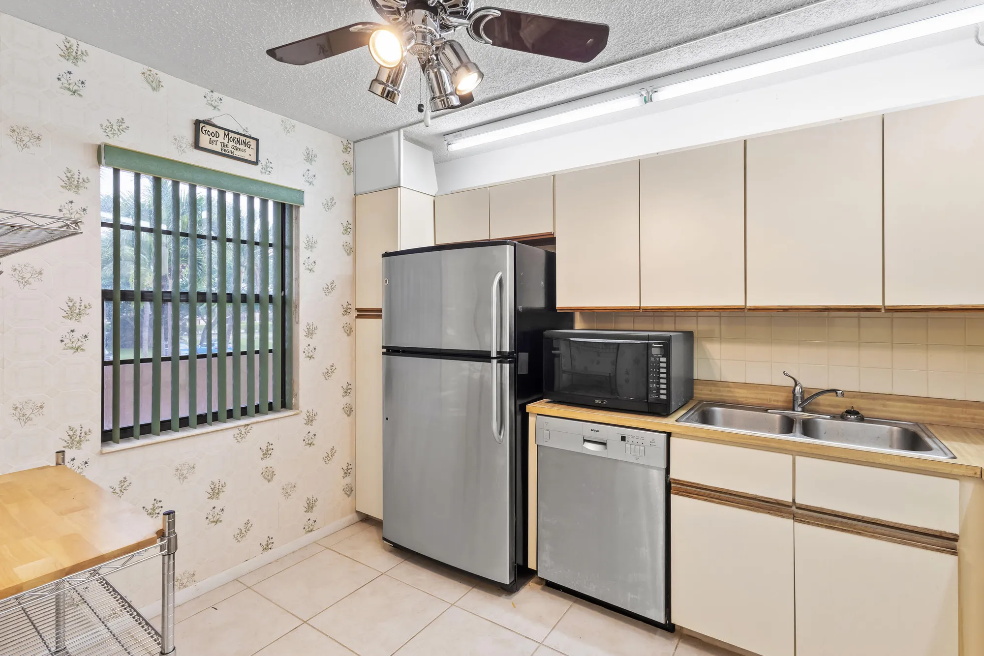 Property Slideshow image 8 of 22 | 150 lake nancy ln 223, West Palm Beach, FL, 33411