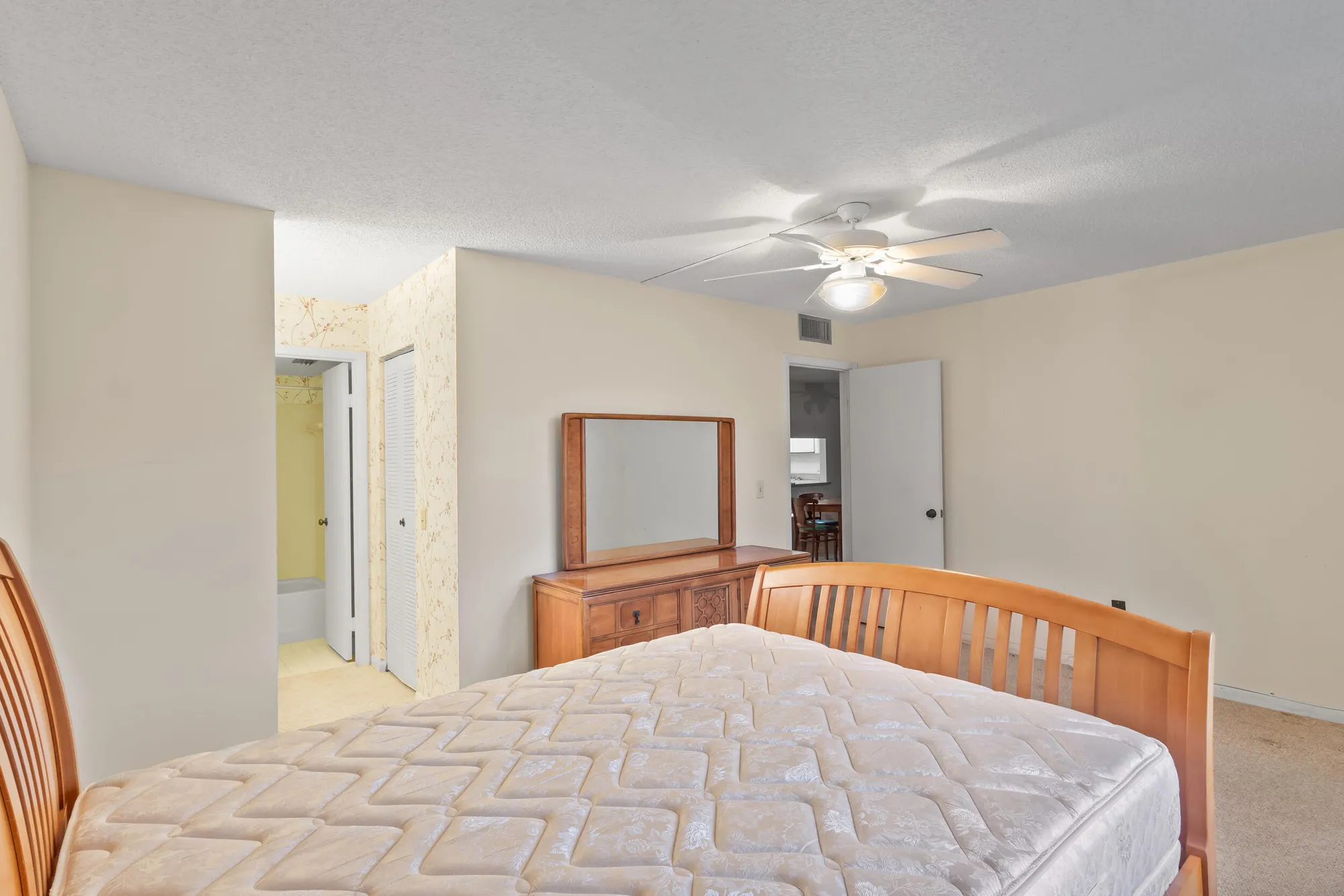 Property Slideshow image 17 of 22 | 150 lake nancy ln 223, West Palm Beach, FL, 33411