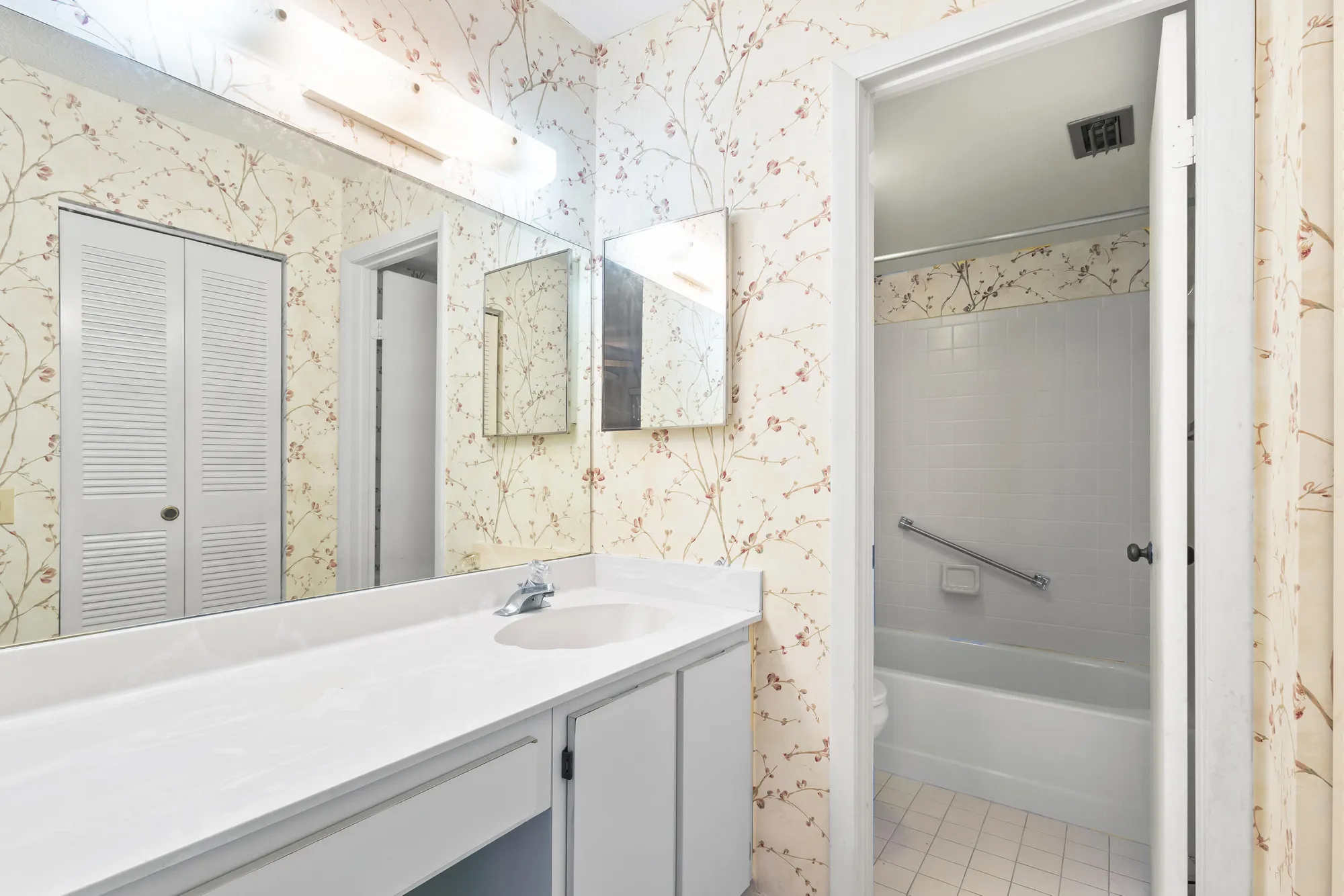 Property Slideshow image 18 of 22 | 150 lake nancy ln 223, West Palm Beach, FL, 33411