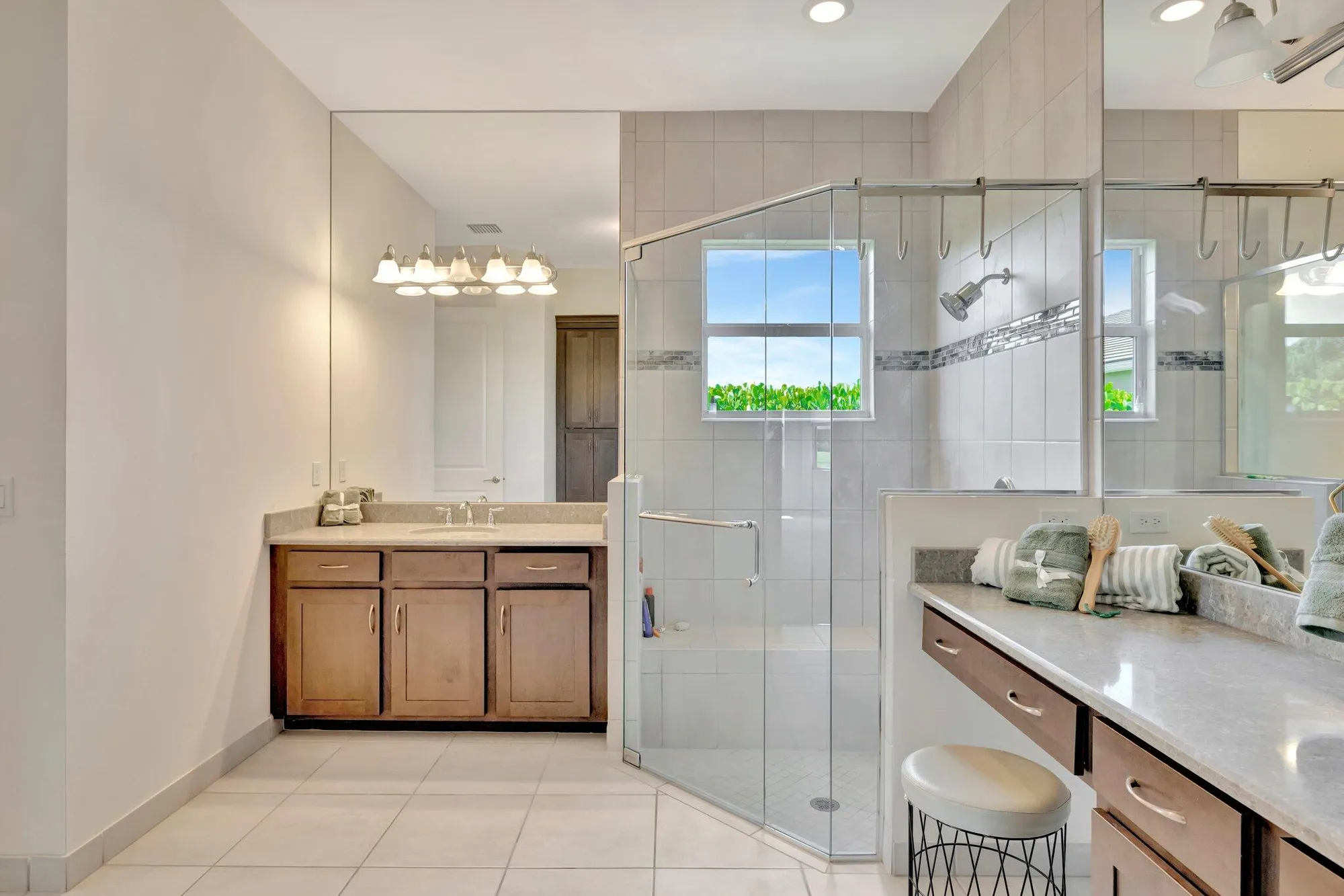 Property Slideshow image 19 of 69 | 11050 sw ivory springs ln, Port Saint Lucie, FL, 34987