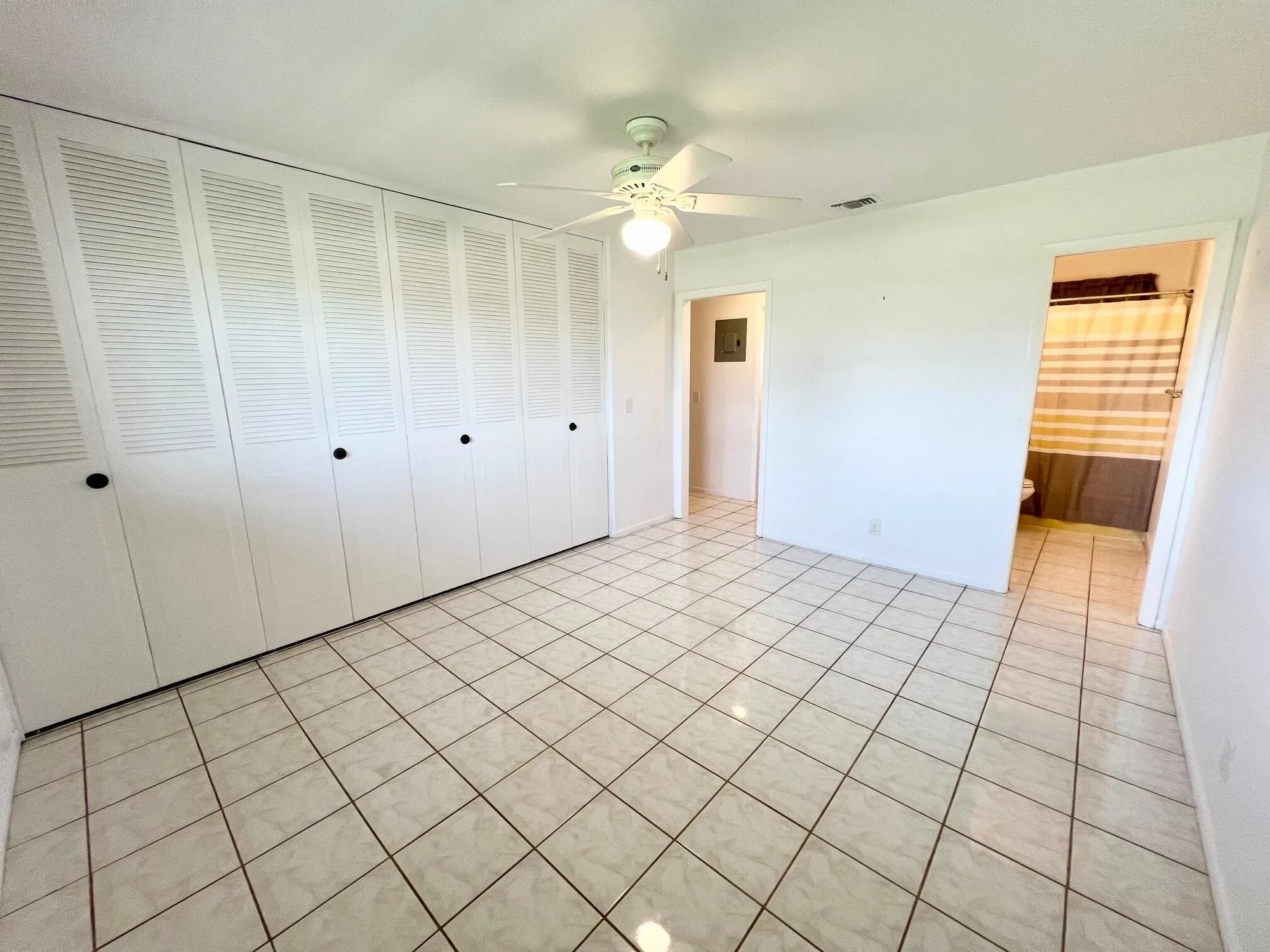 Property Slideshow image 16 of 35 | 2805 crosley dr b, West Palm Beach, FL, 33415