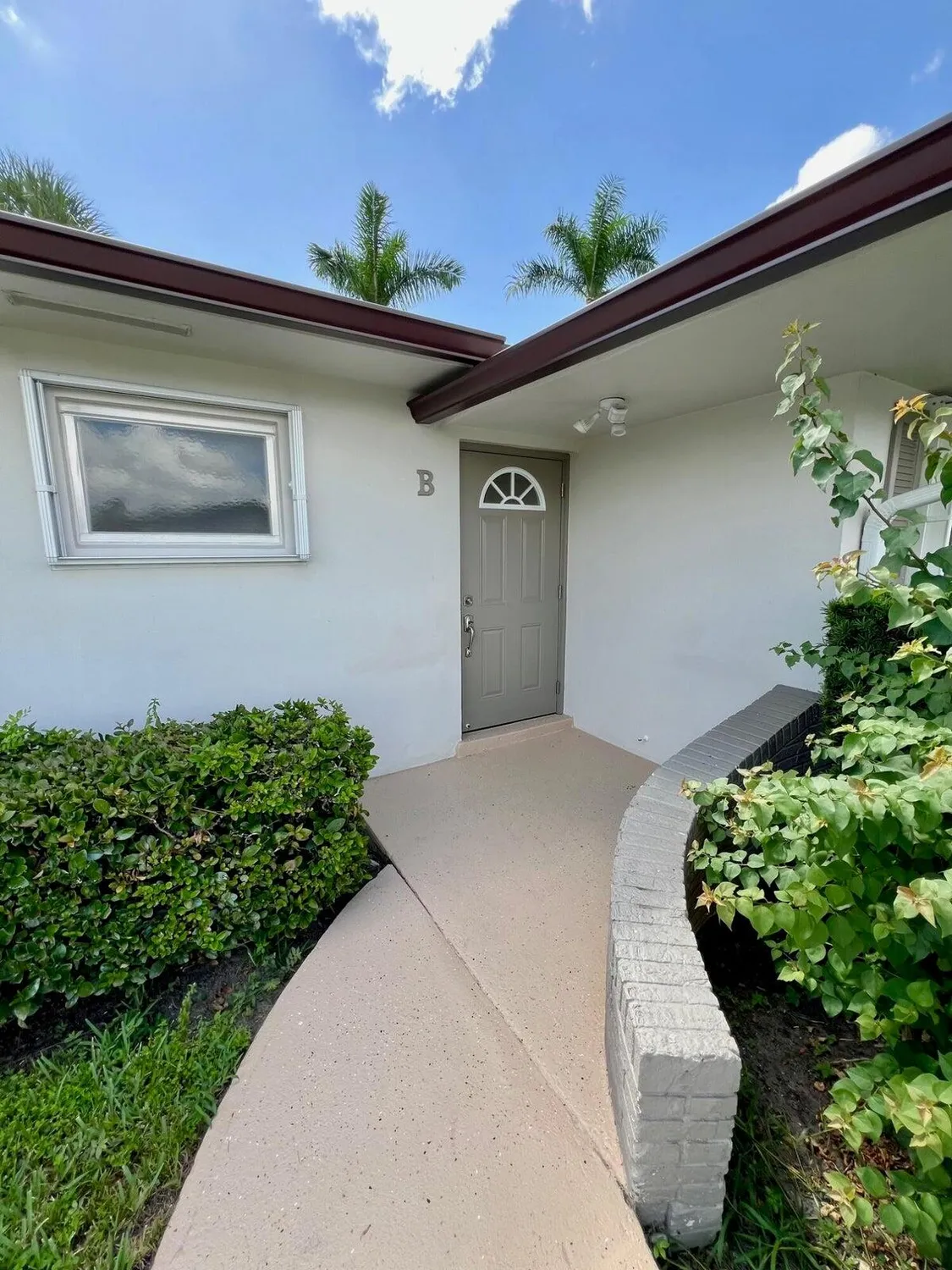 Property Slideshow image 8 of 35 | 2805 crosley dr b, West Palm Beach, FL, 33415