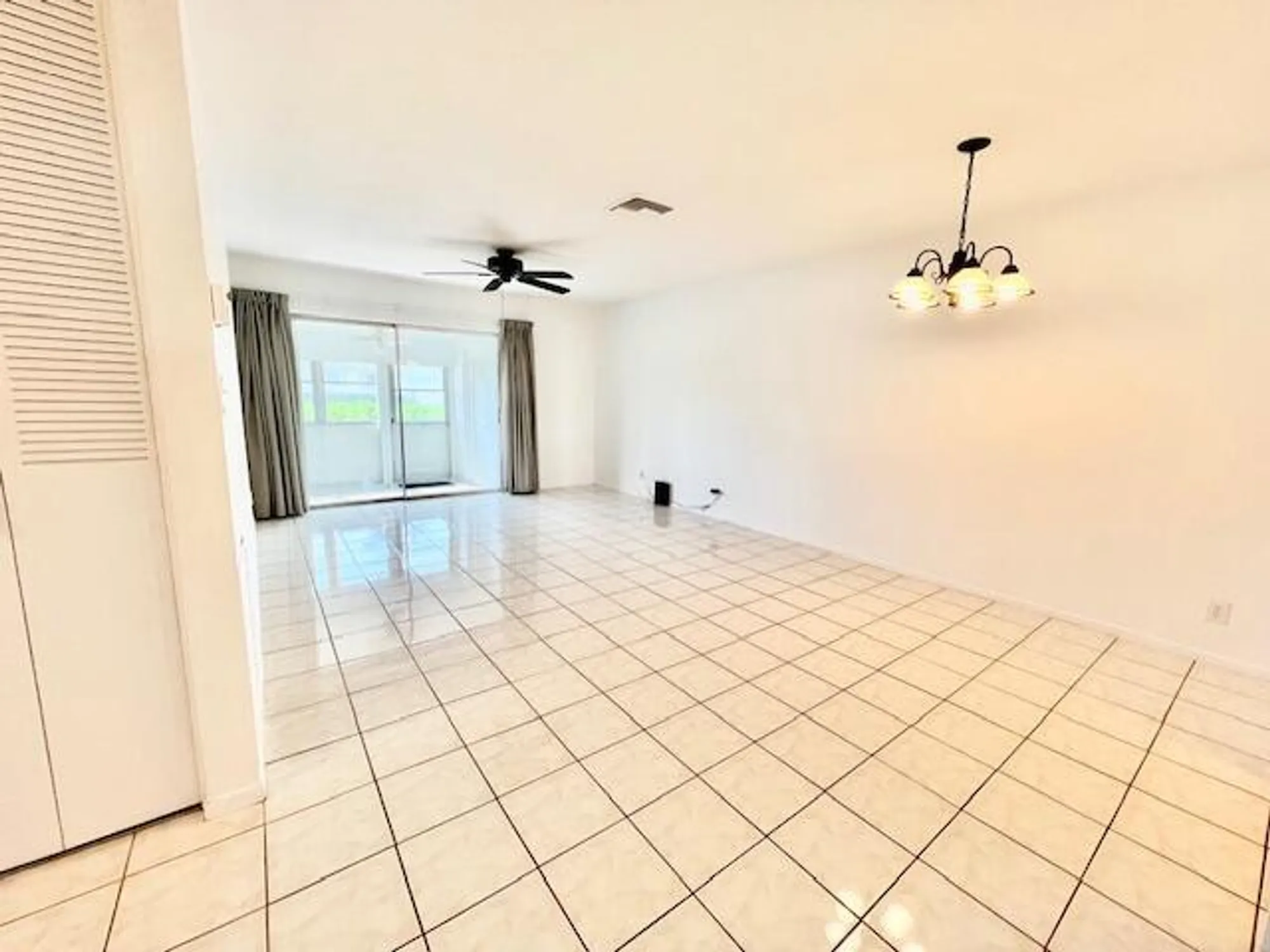 Property Slideshow image 10 of 35 | 2805 crosley dr b, West Palm Beach, FL, 33415
