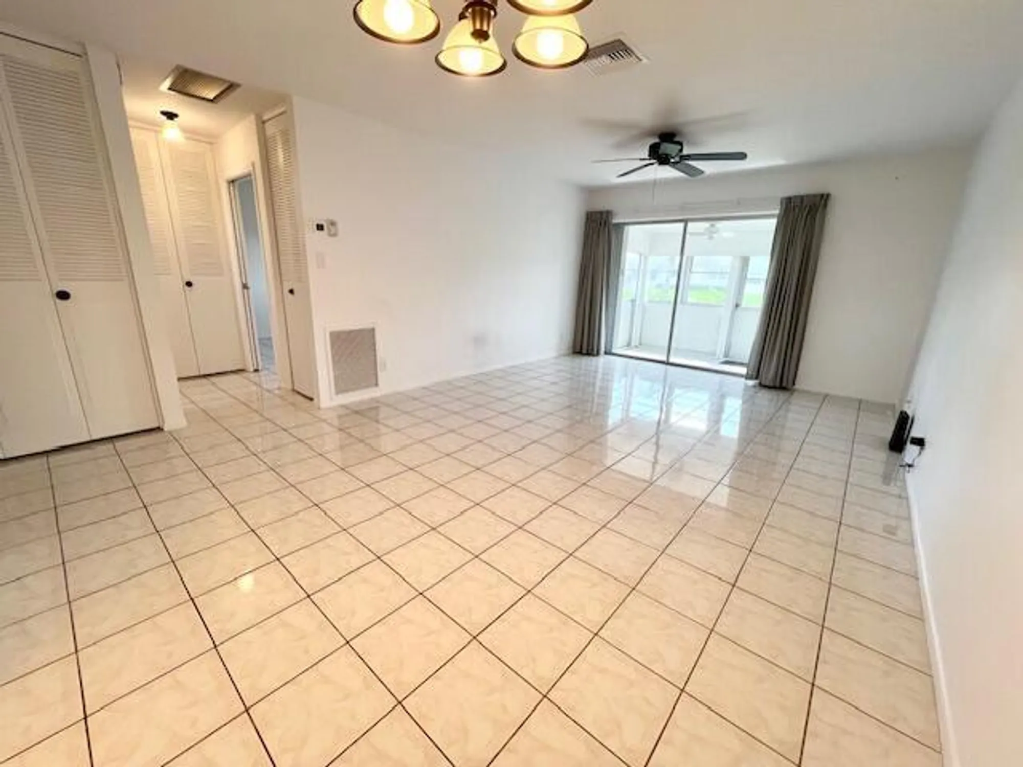 Property Slideshow image 11 of 35 | 2805 crosley dr b, West Palm Beach, FL, 33415
