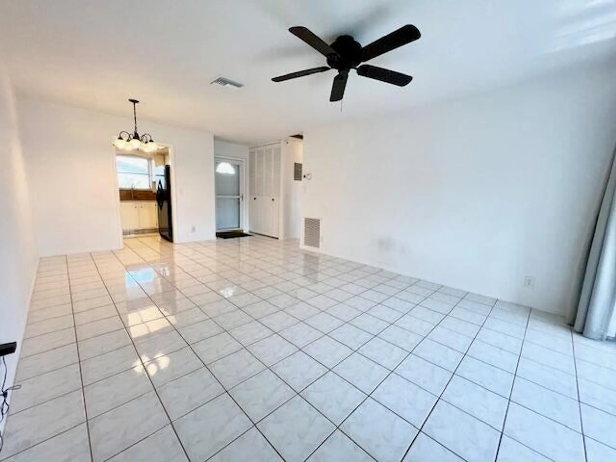 Property Slideshow image 12 of 35 | 2805 crosley dr b, West Palm Beach, FL, 33415