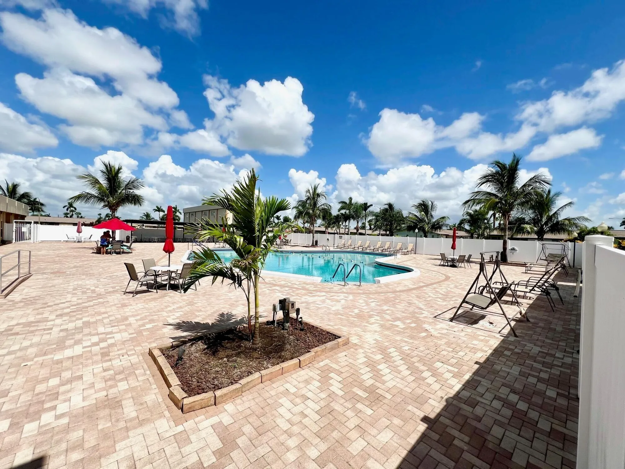Property Slideshow image 27 of 35 | 2805 crosley dr b, West Palm Beach, FL, 33415