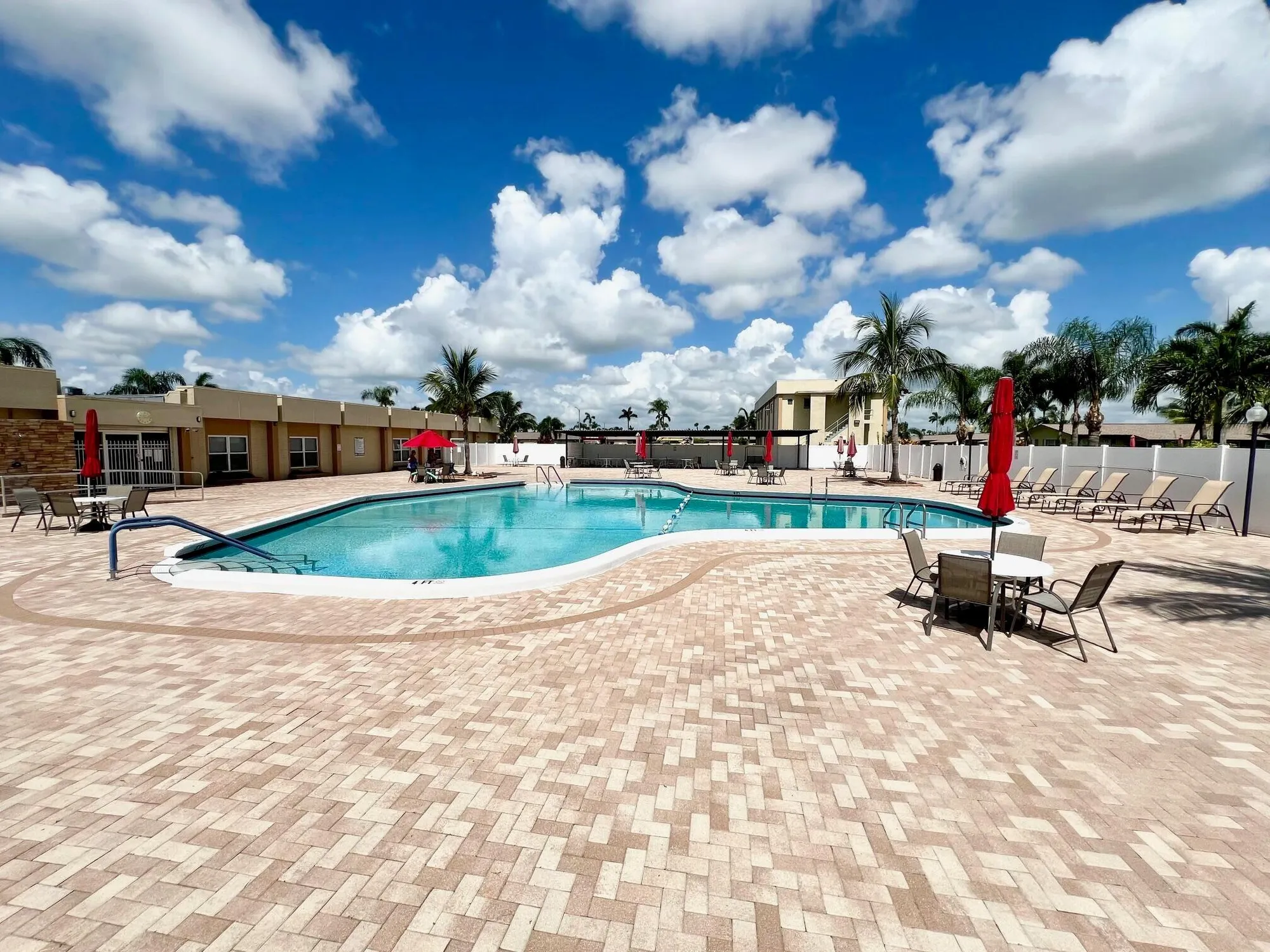 Property Slideshow image 28 of 35 | 2805 crosley dr b, West Palm Beach, FL, 33415