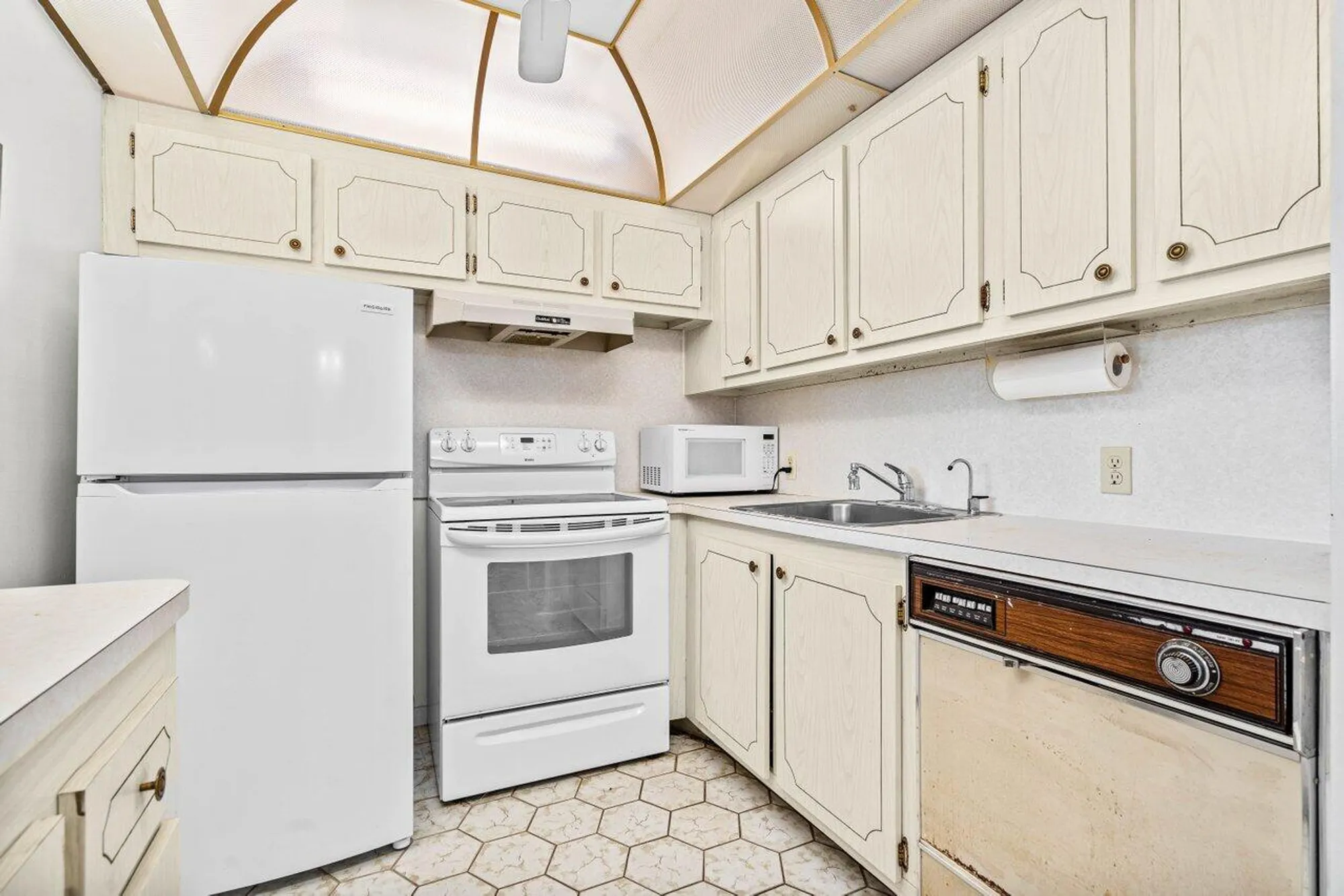 Property Slideshow image 10 of 23 | 105 brighton c, Boca Raton, FL, 33434