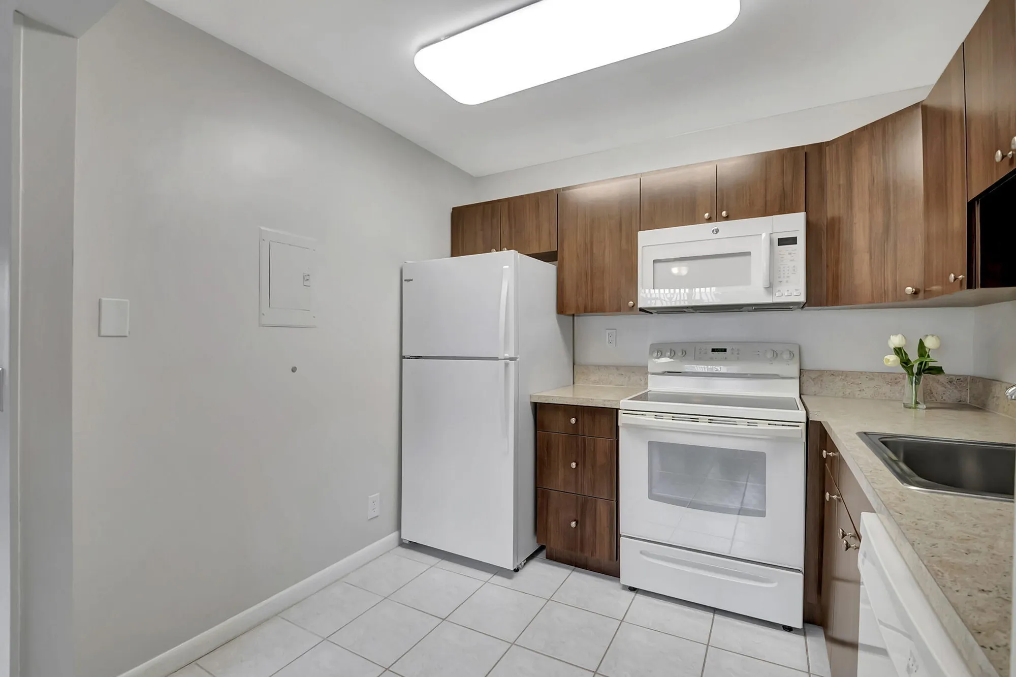 Property Slideshow image 11 of 56 | 479 burgundy j, Delray Beach, FL, 33484