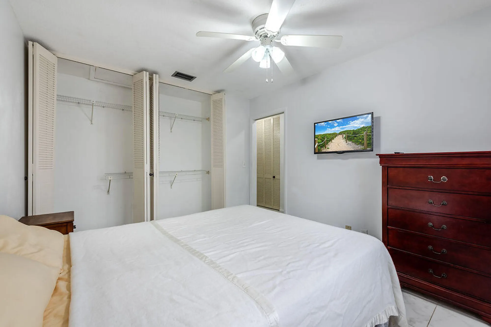 Property Slideshow image 13 of 32 | 2995 crosley dr w, West Palm Beach, FL, 33415