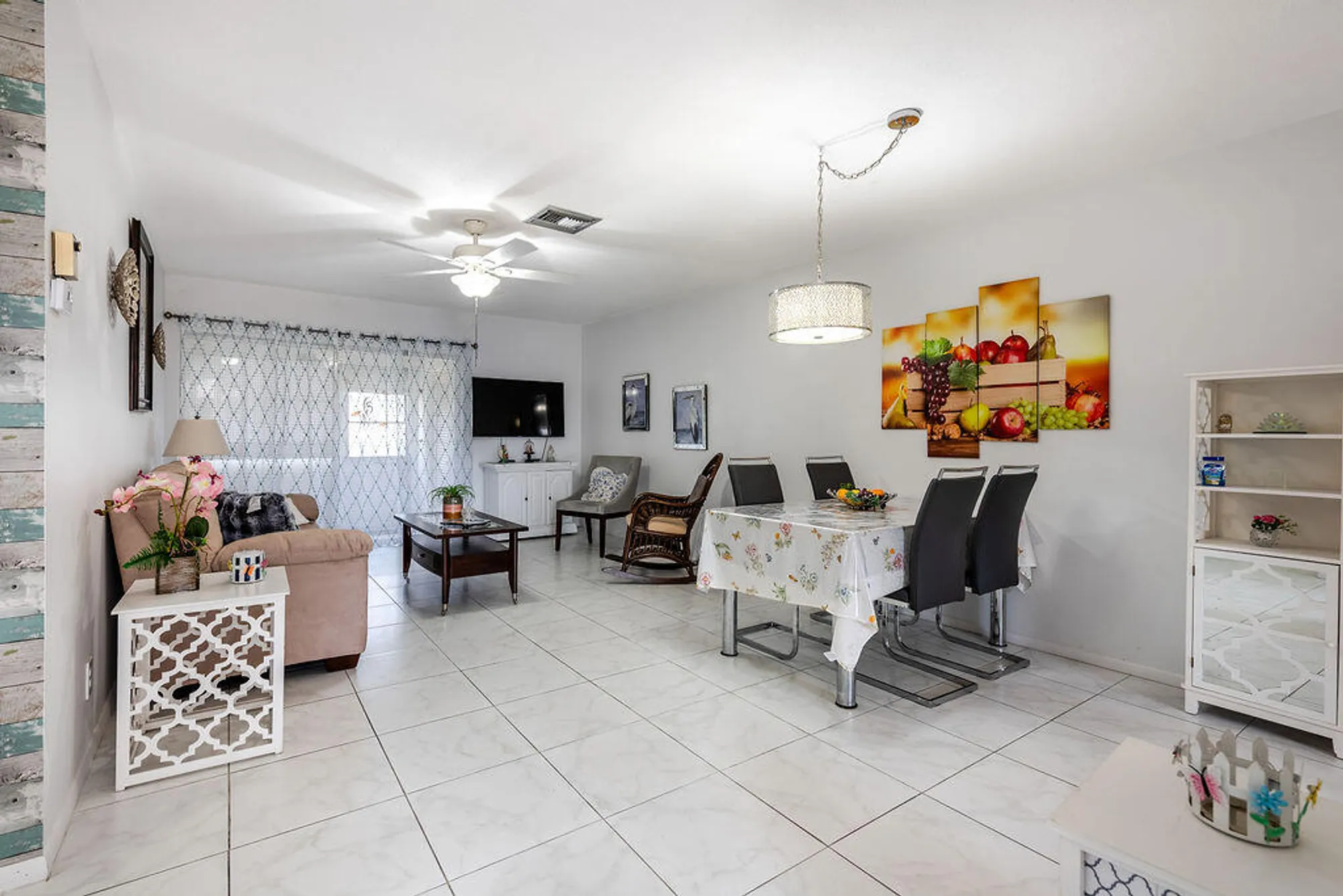 Property Slideshow image 4 of 32 | 2995 crosley dr w, West Palm Beach, FL, 33415