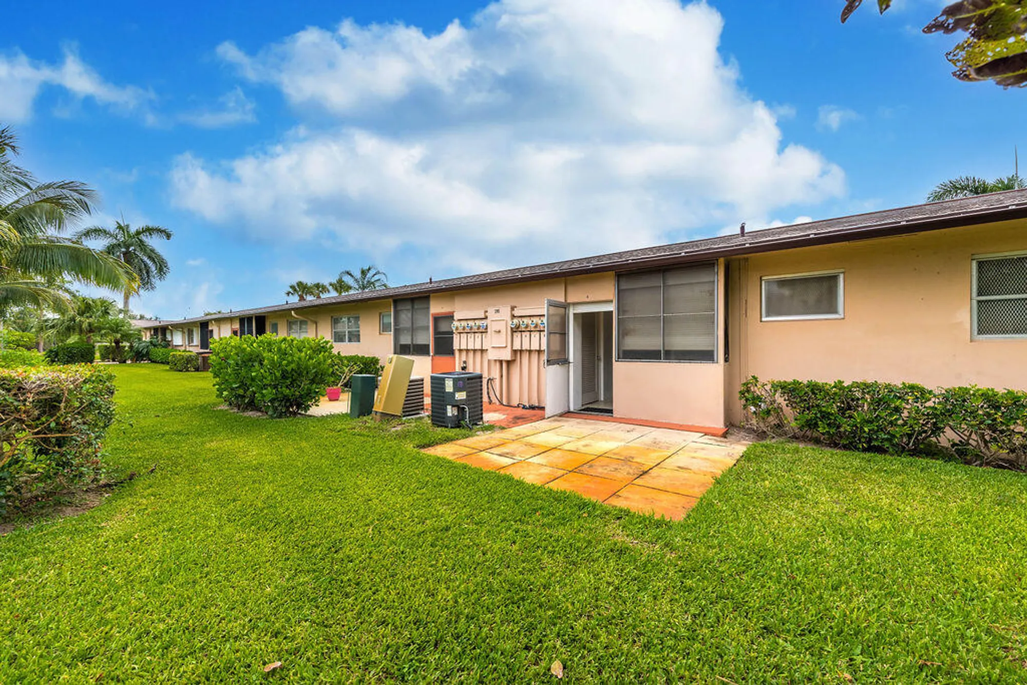 Property Slideshow image 25 of 32 | 2995 crosley dr w, West Palm Beach, FL, 33415