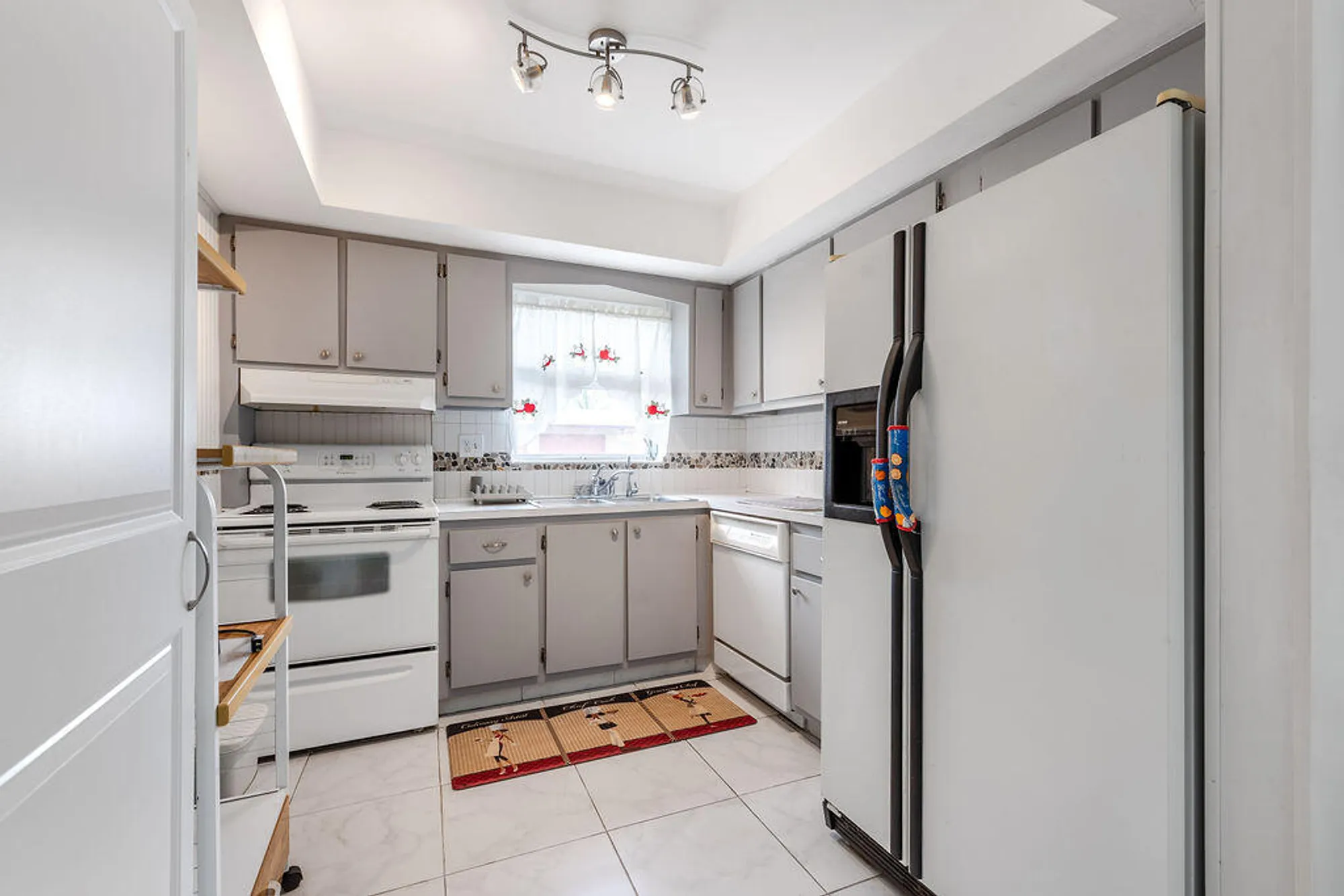 Property Slideshow image 9 of 32 | 2995 crosley dr w, West Palm Beach, FL, 33415