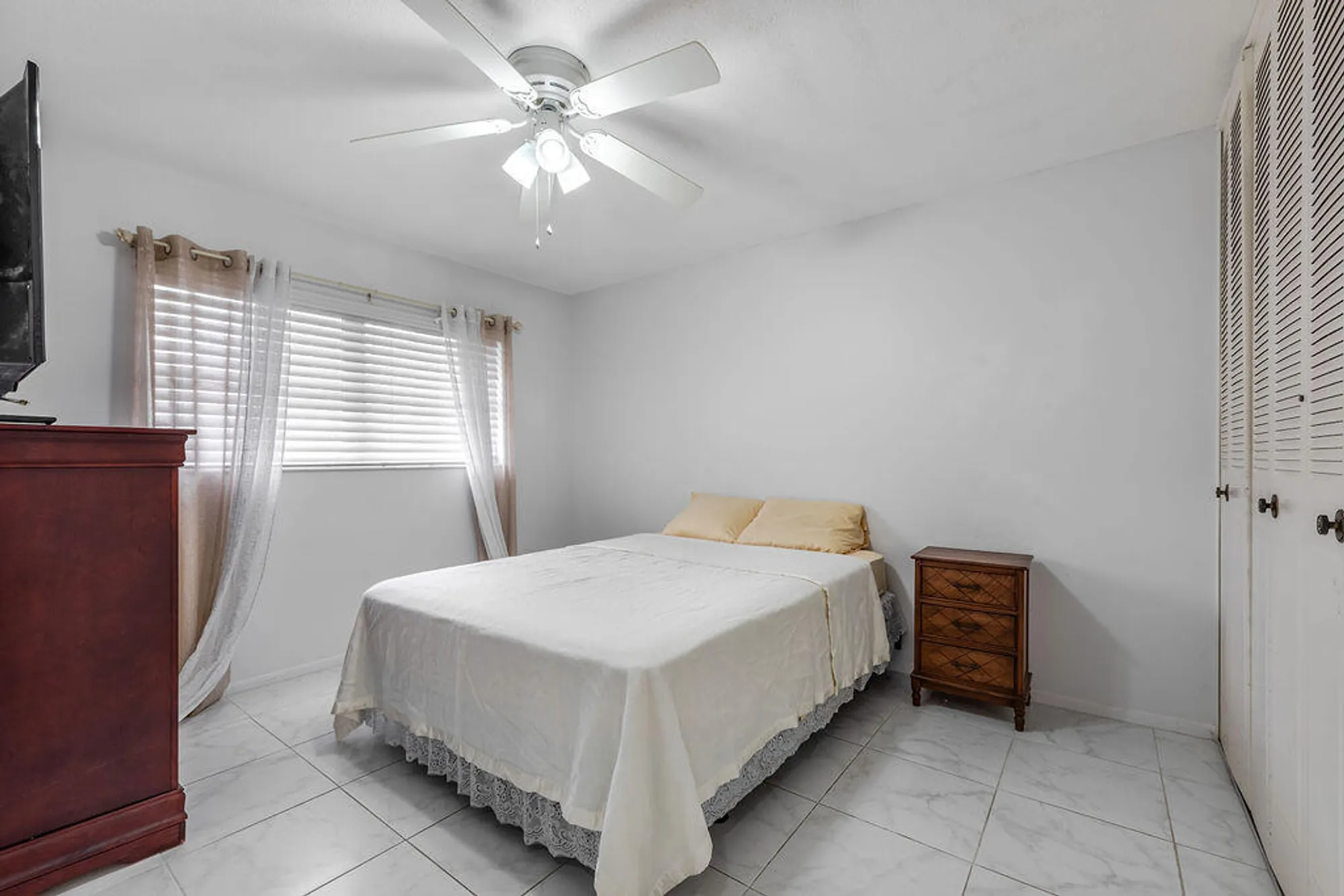 Property Slideshow image 14 of 32 | 2995 crosley dr w, West Palm Beach, FL, 33415