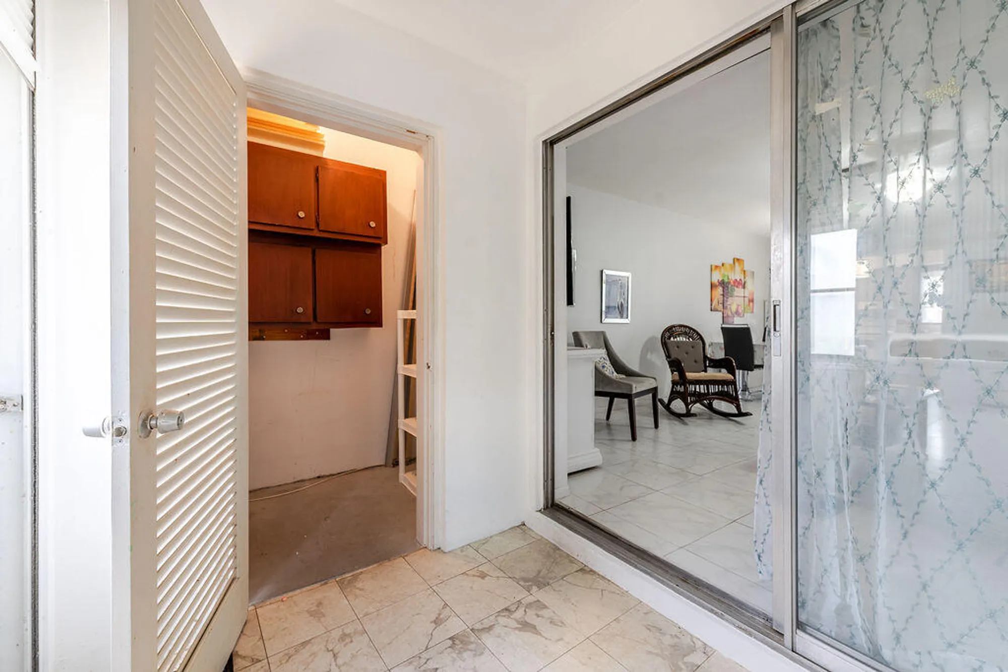 Property Slideshow image 21 of 32 | 2995 crosley dr w, West Palm Beach, FL, 33415