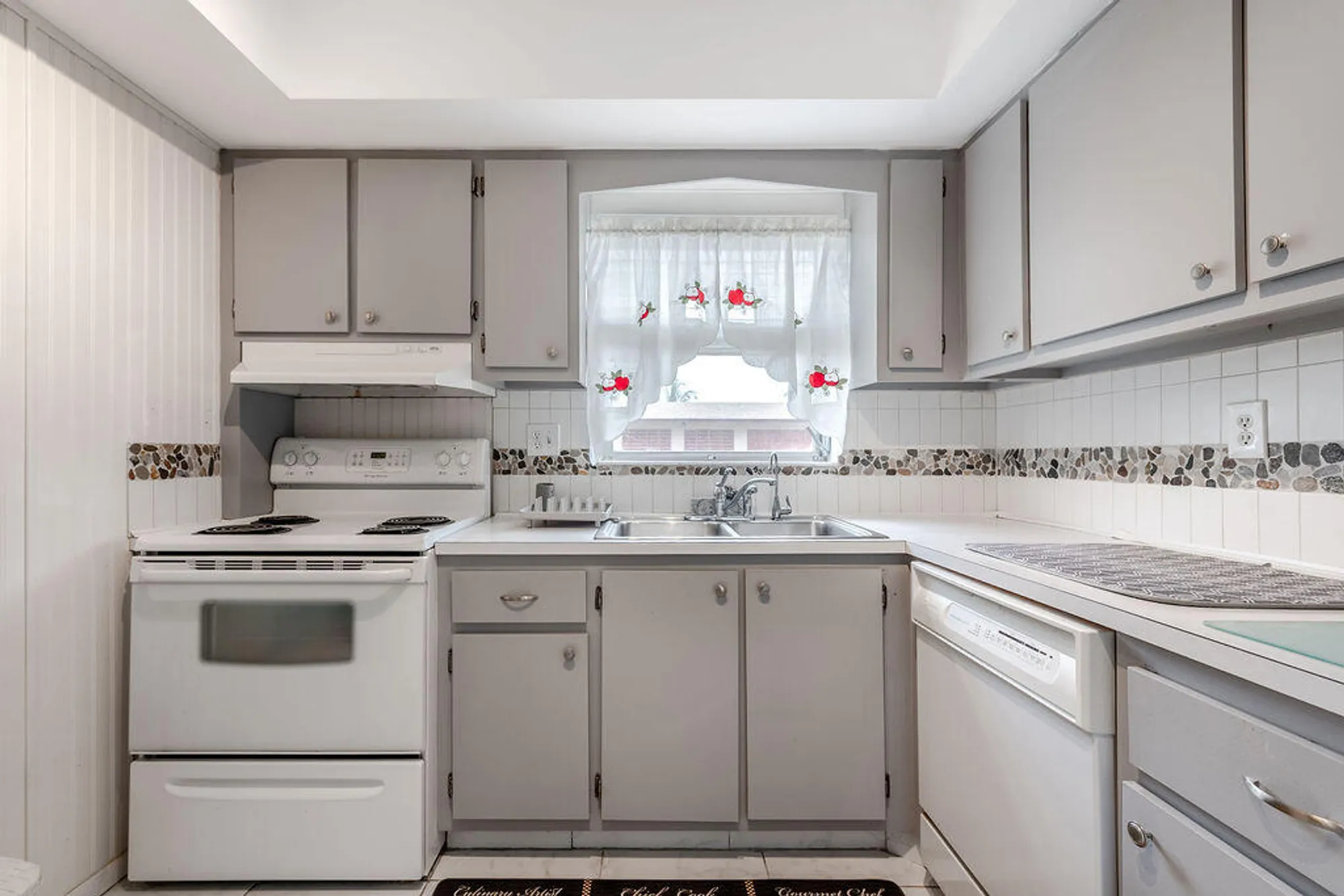 Property Slideshow image 8 of 32 | 2995 crosley dr w, West Palm Beach, FL, 33415