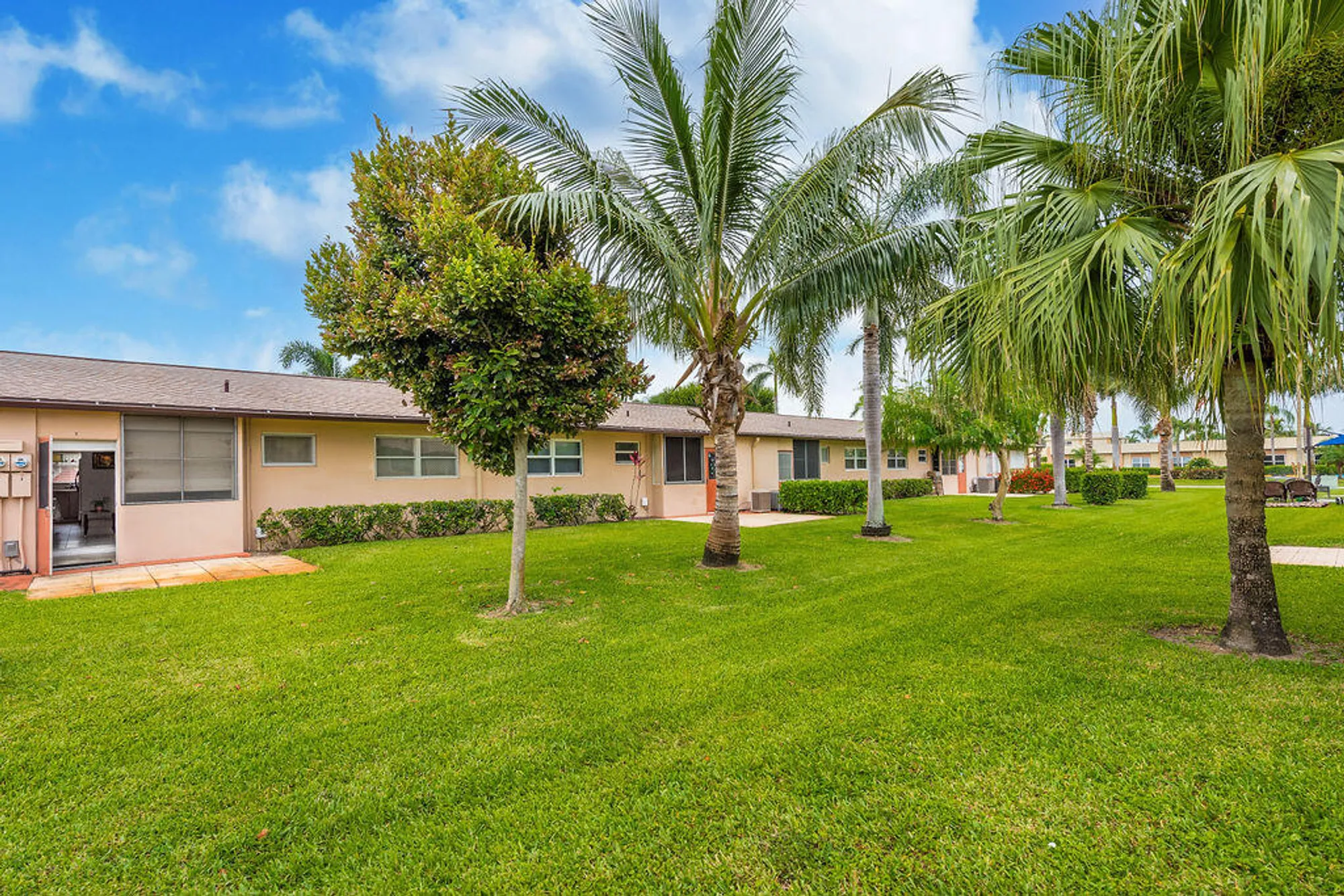 Property Slideshow image 24 of 32 | 2995 crosley dr w, West Palm Beach, FL, 33415