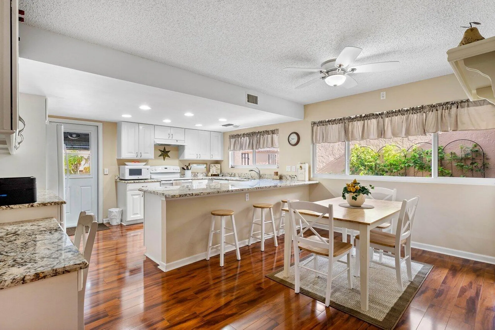 Property Slideshow image 14 of 51 | 11110 applegate cir, Boynton Beach, FL, 33437