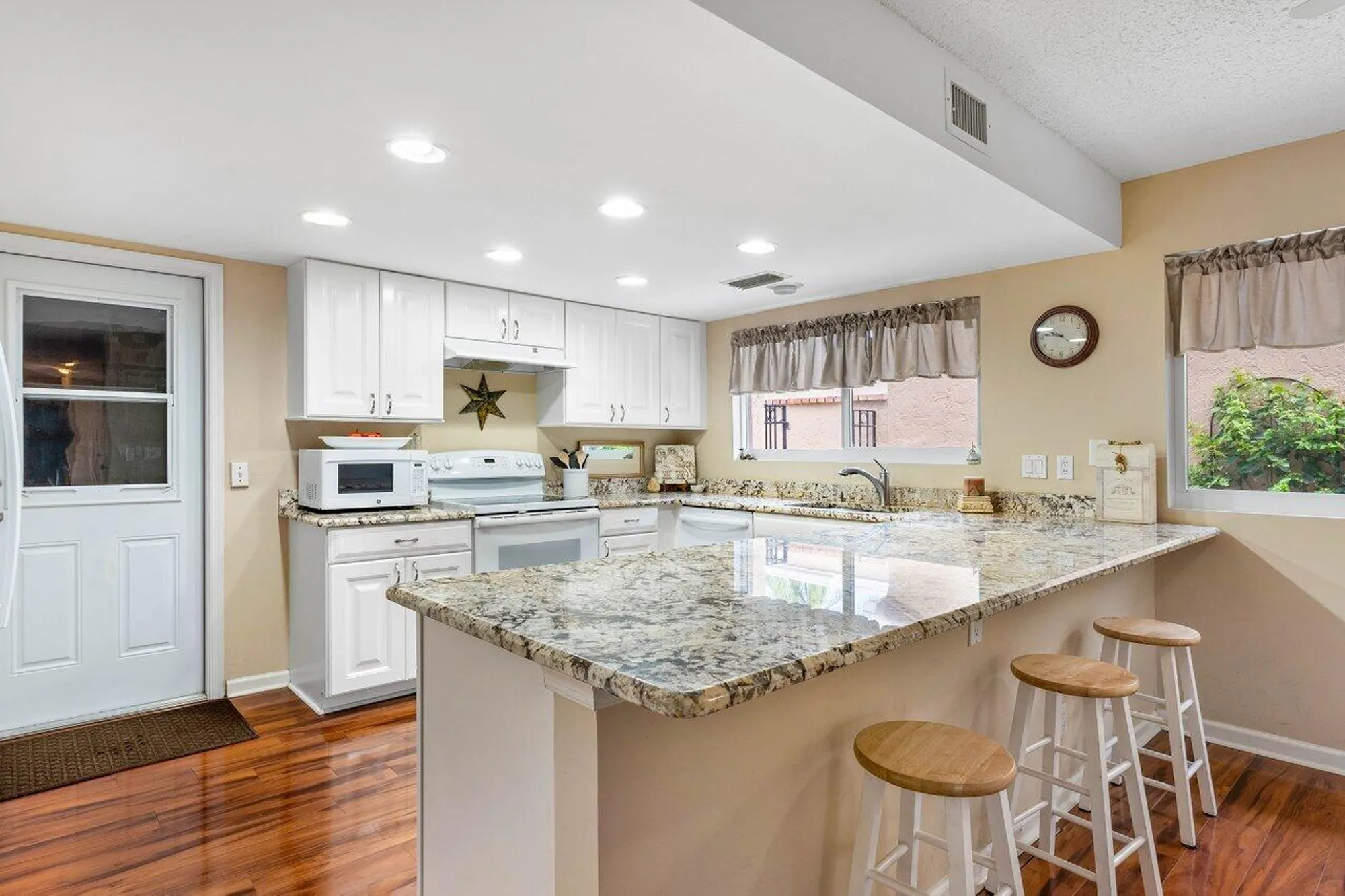Property Slideshow image 16 of 51 | 11110 applegate cir, Boynton Beach, FL, 33437