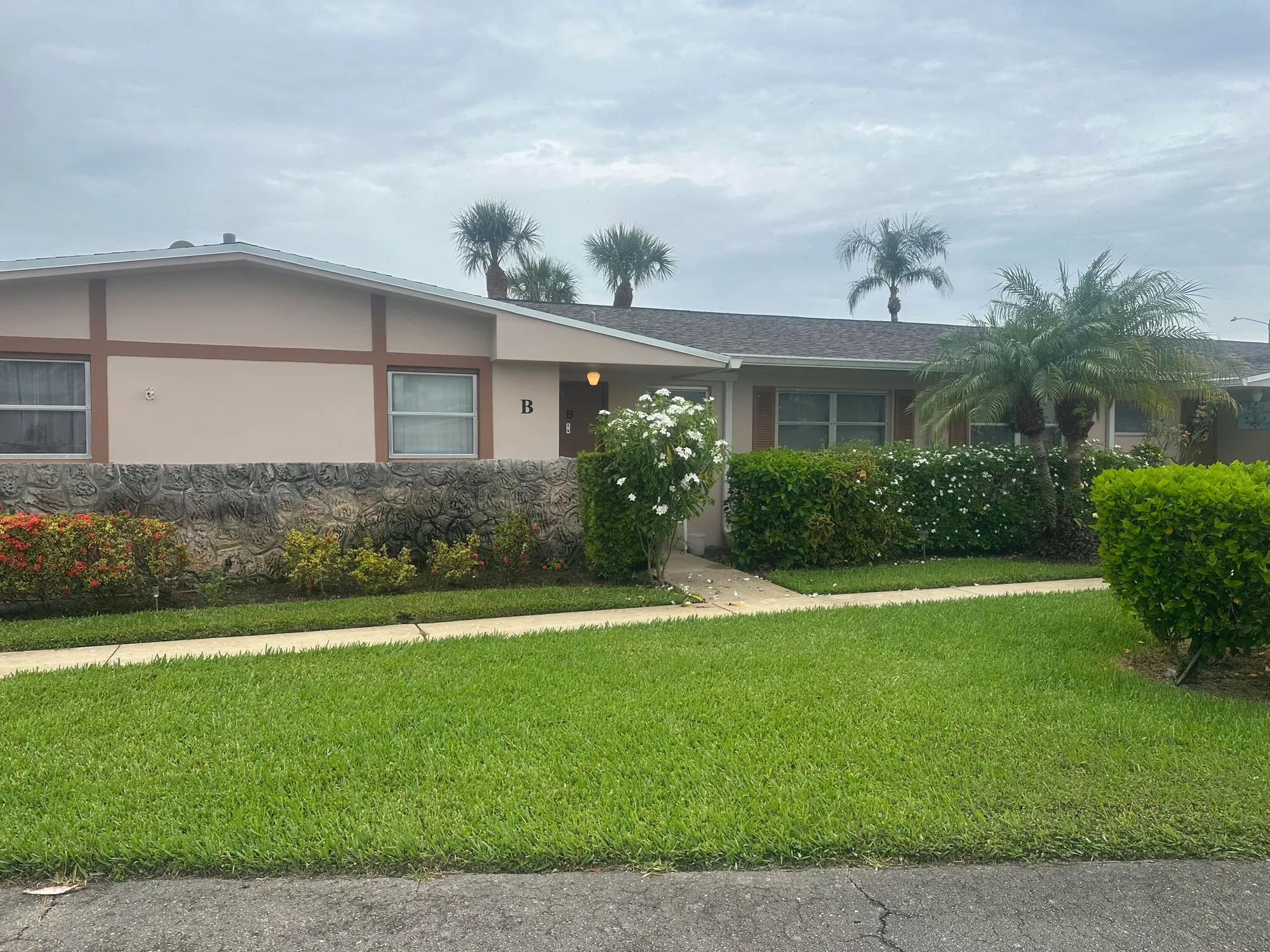 Property Slideshow image 1 of 1 | 2787 dudley dr b, West Palm Beach, FL, 33415