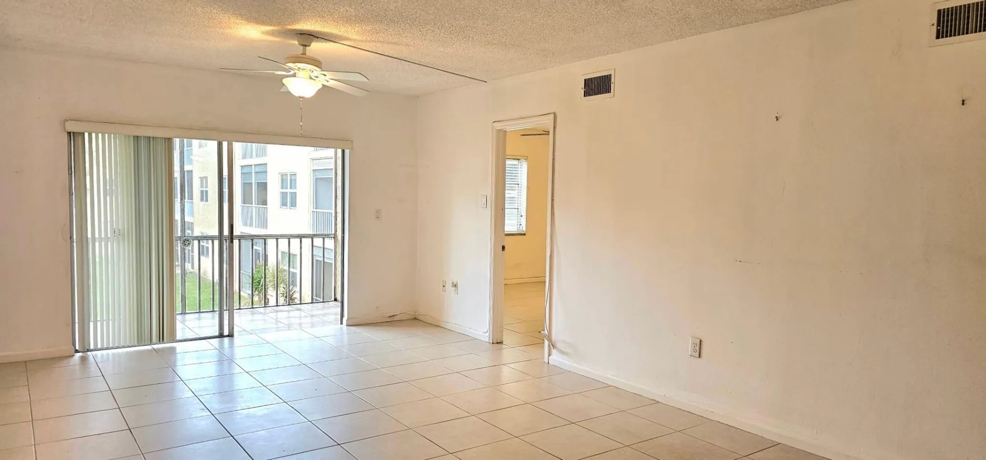 Property Slideshow image 28 of 37 | 9818 marina blvd apt 1226, Boca Raton, FL, 33428