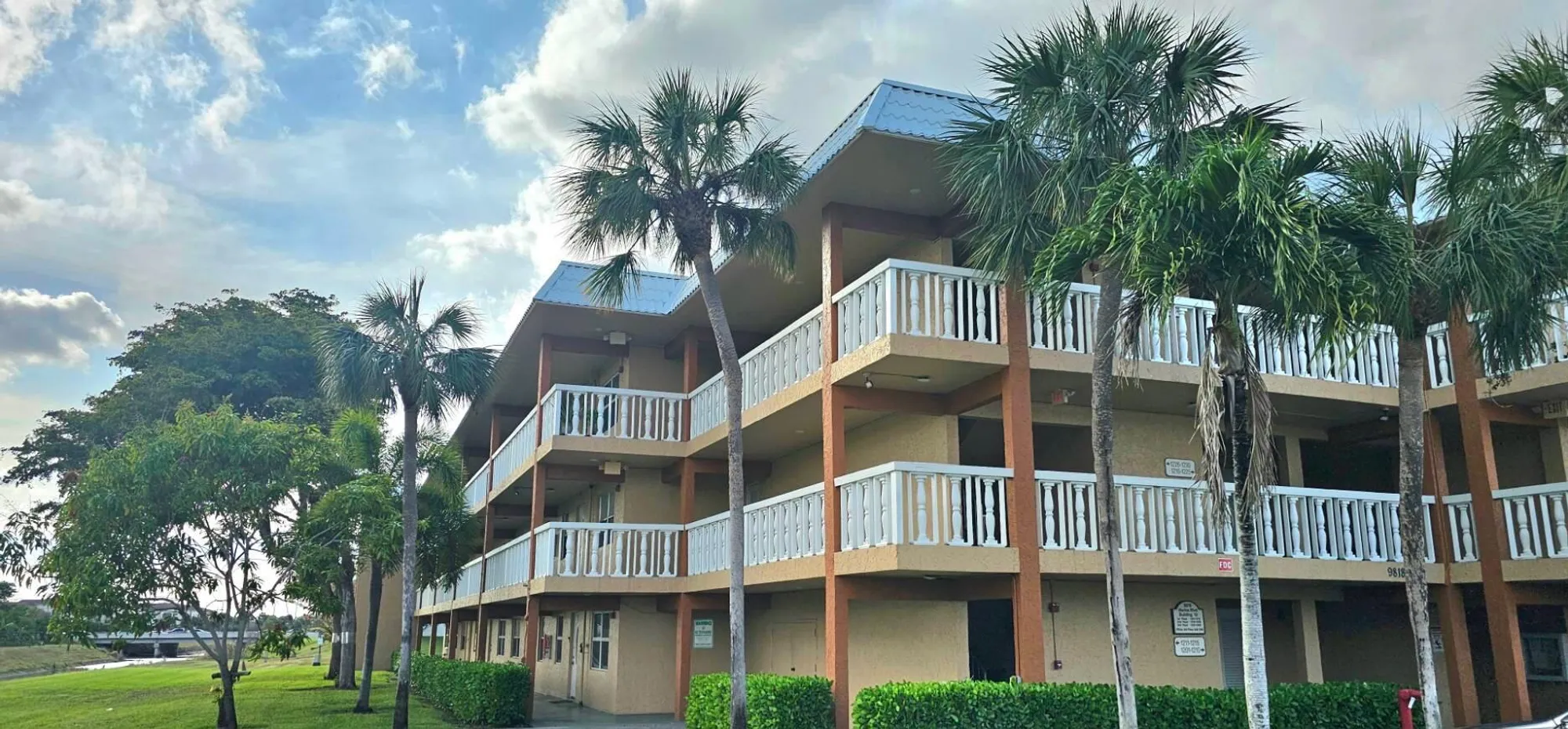 Property Slideshow image 32 of 37 | 9818 marina blvd apt 1226, Boca Raton, FL, 33428