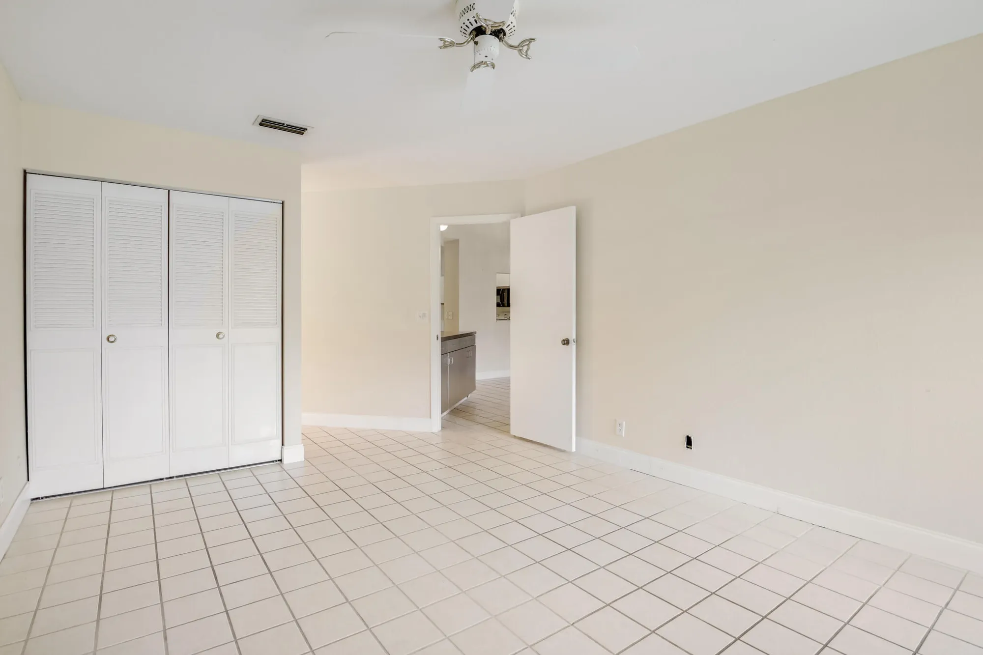 Property Slideshow image 13 of 23 | 3340 lucerne park dr, Greenacres, FL, 33467