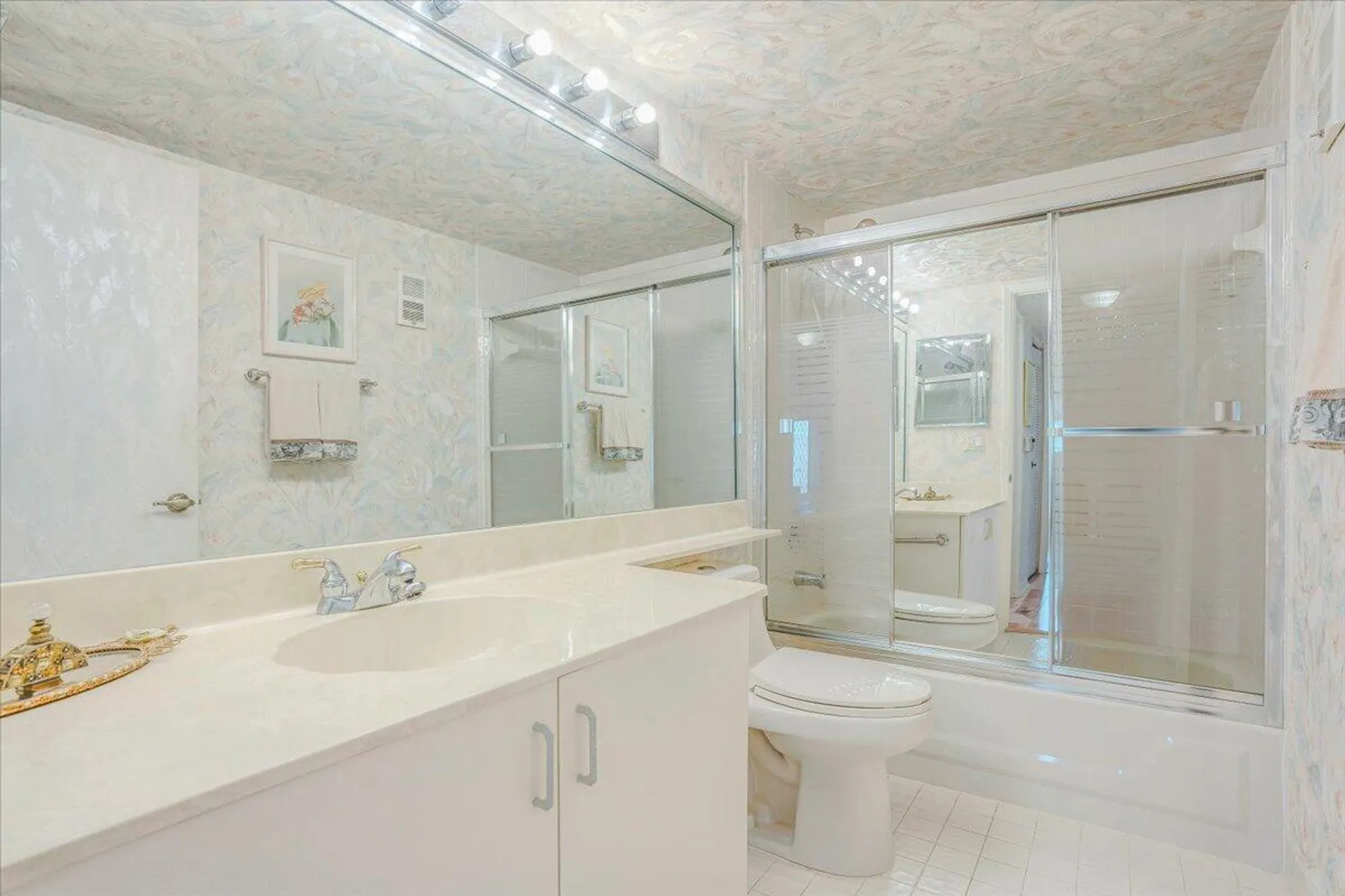 Property Slideshow image 8 of 33 | 15355 lakes of delray blvd 206, Delray Beach, FL, 33484
