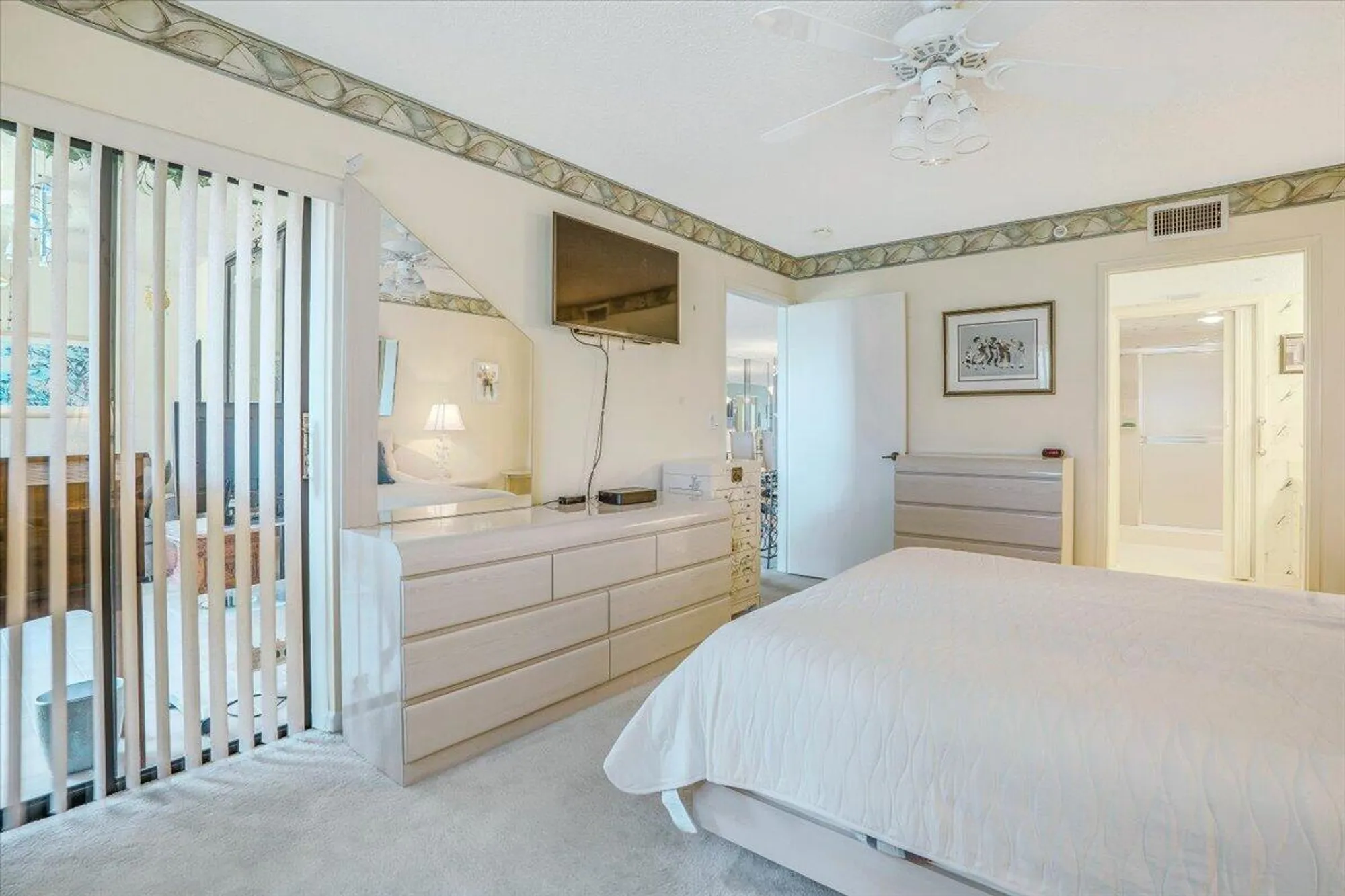 Property Slideshow image 21 of 33 | 15355 lakes of delray blvd 206, Delray Beach, FL, 33484